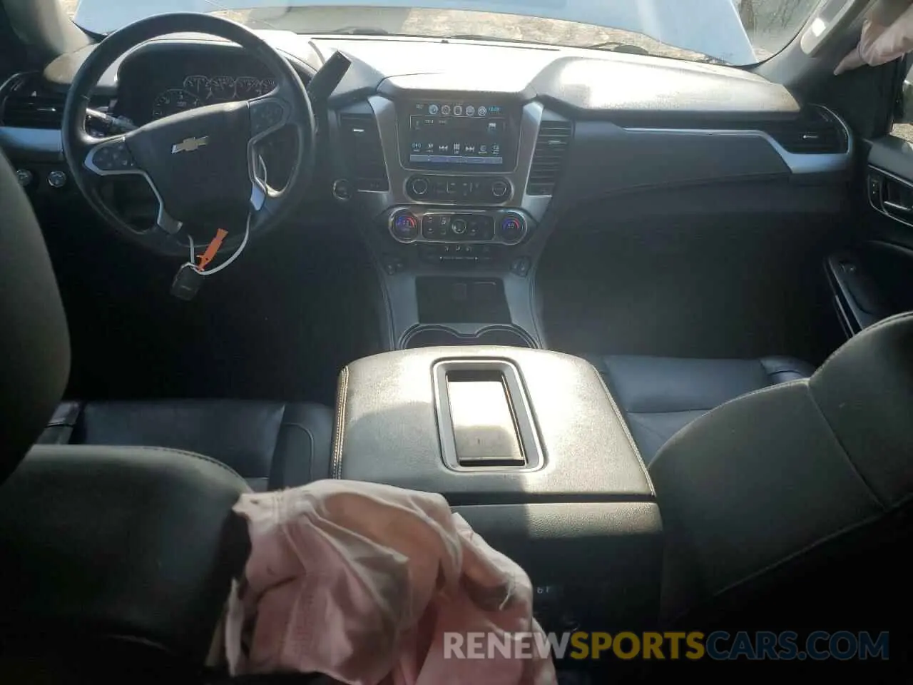 8 Photograph of a damaged car 1GNSKHKC9KR309268 CHEVROLET SUBURBAN 2019