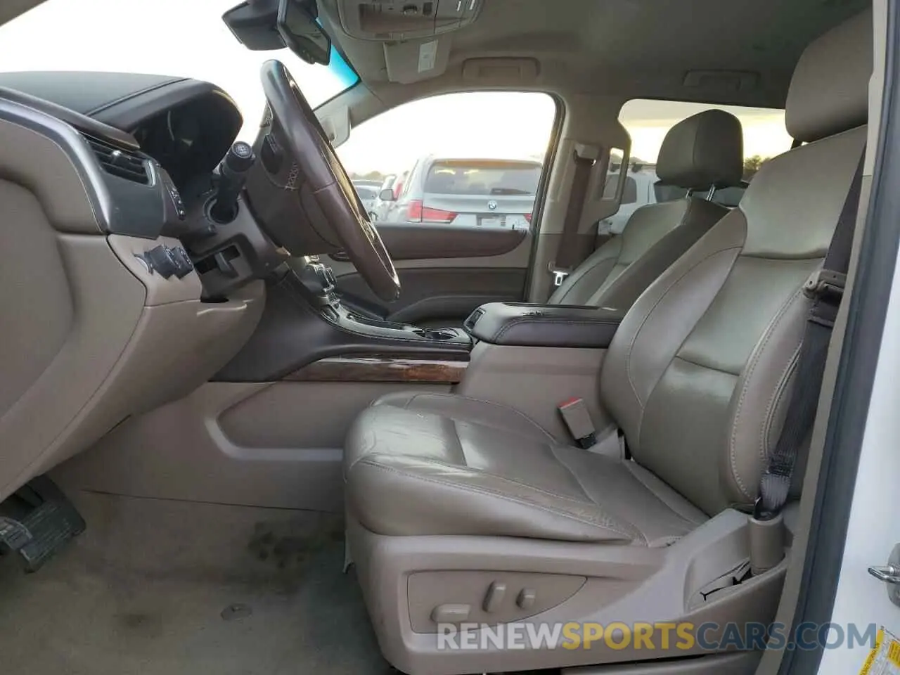 7 Photograph of a damaged car 1GNSKHKCXKR119530 CHEVROLET SUBURBAN 2019