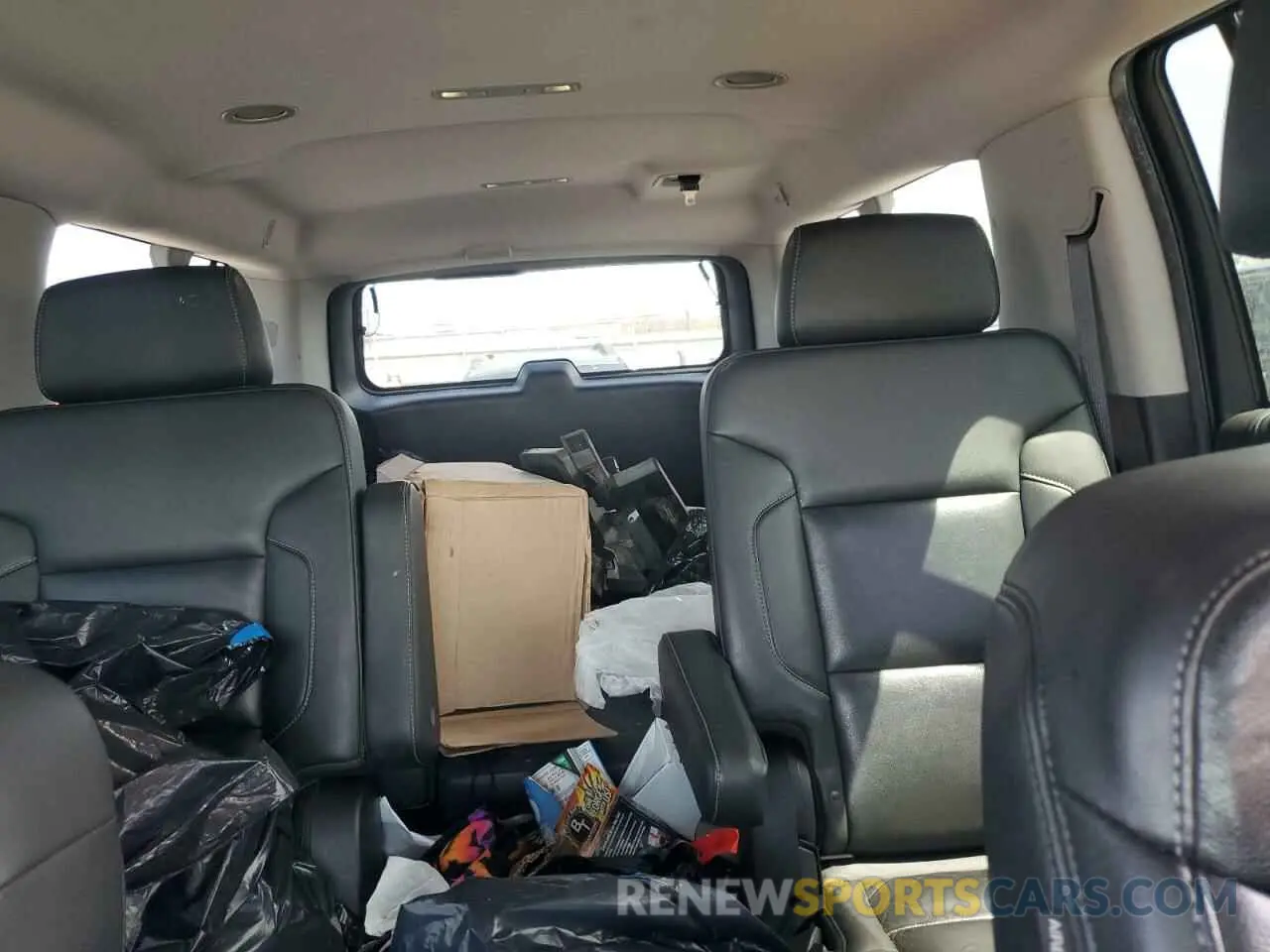 10 Photograph of a damaged car 1GNSKHKCXKR124680 CHEVROLET SUBURBAN 2019