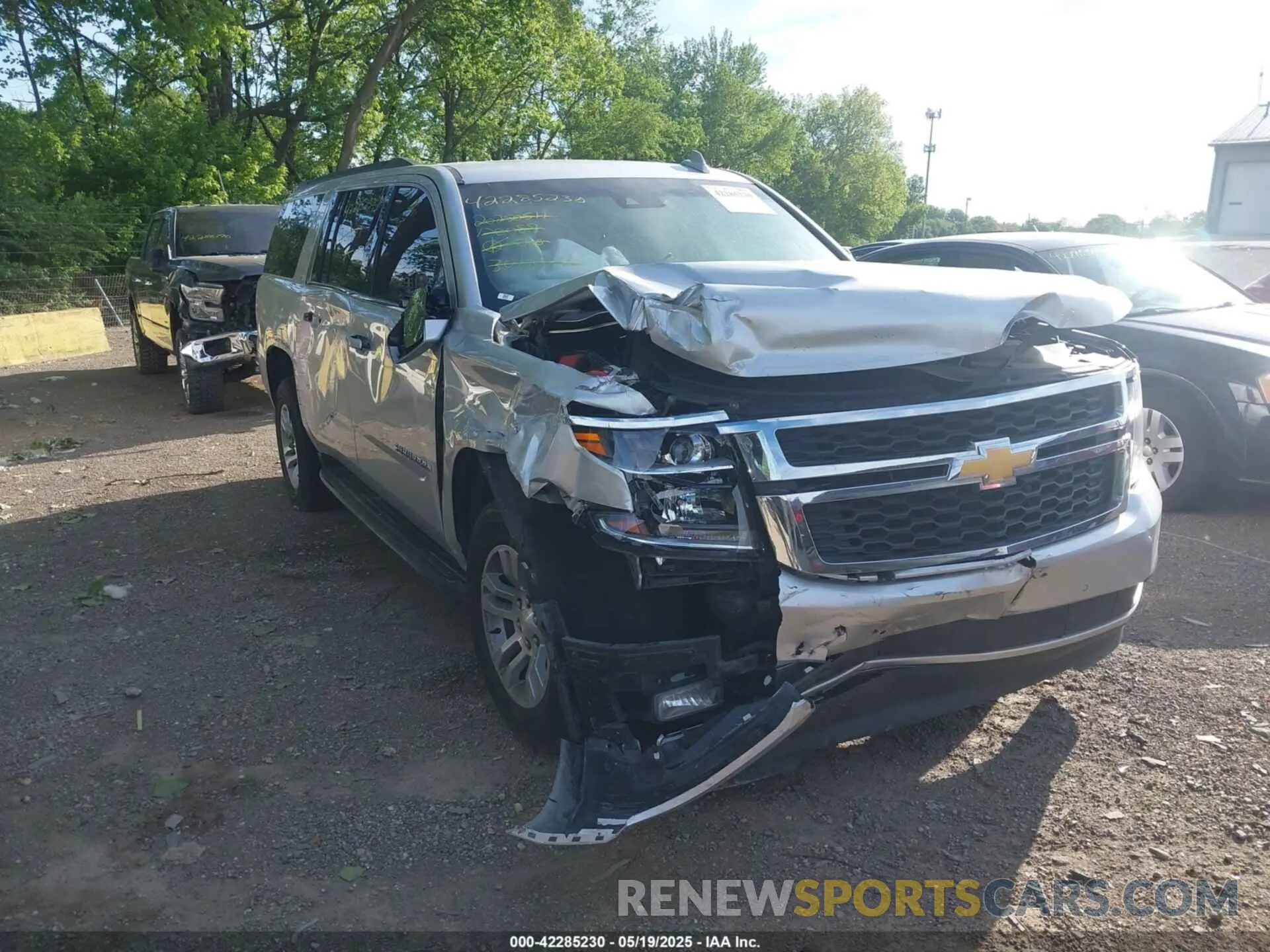 1 Photograph of a damaged car 1GNSKHKCXKR301647 CHEVROLET SUBURBAN 2019