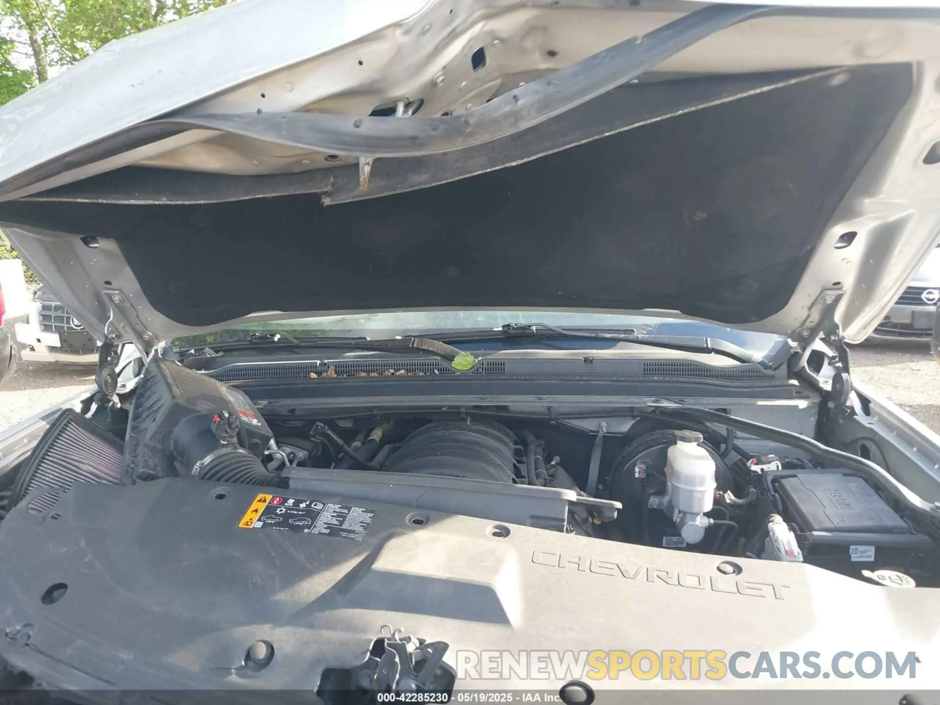 10 Photograph of a damaged car 1GNSKHKCXKR301647 CHEVROLET SUBURBAN 2019