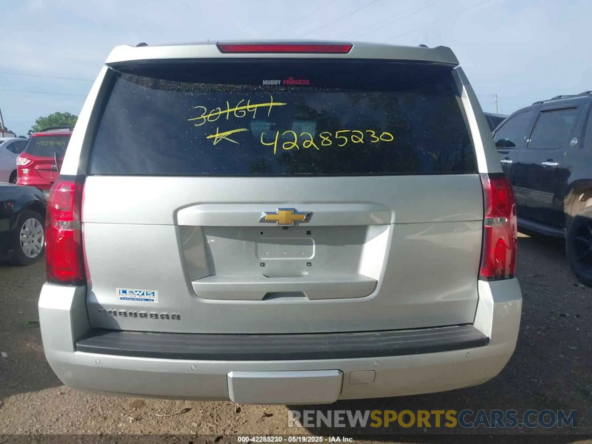 15 Photograph of a damaged car 1GNSKHKCXKR301647 CHEVROLET SUBURBAN 2019