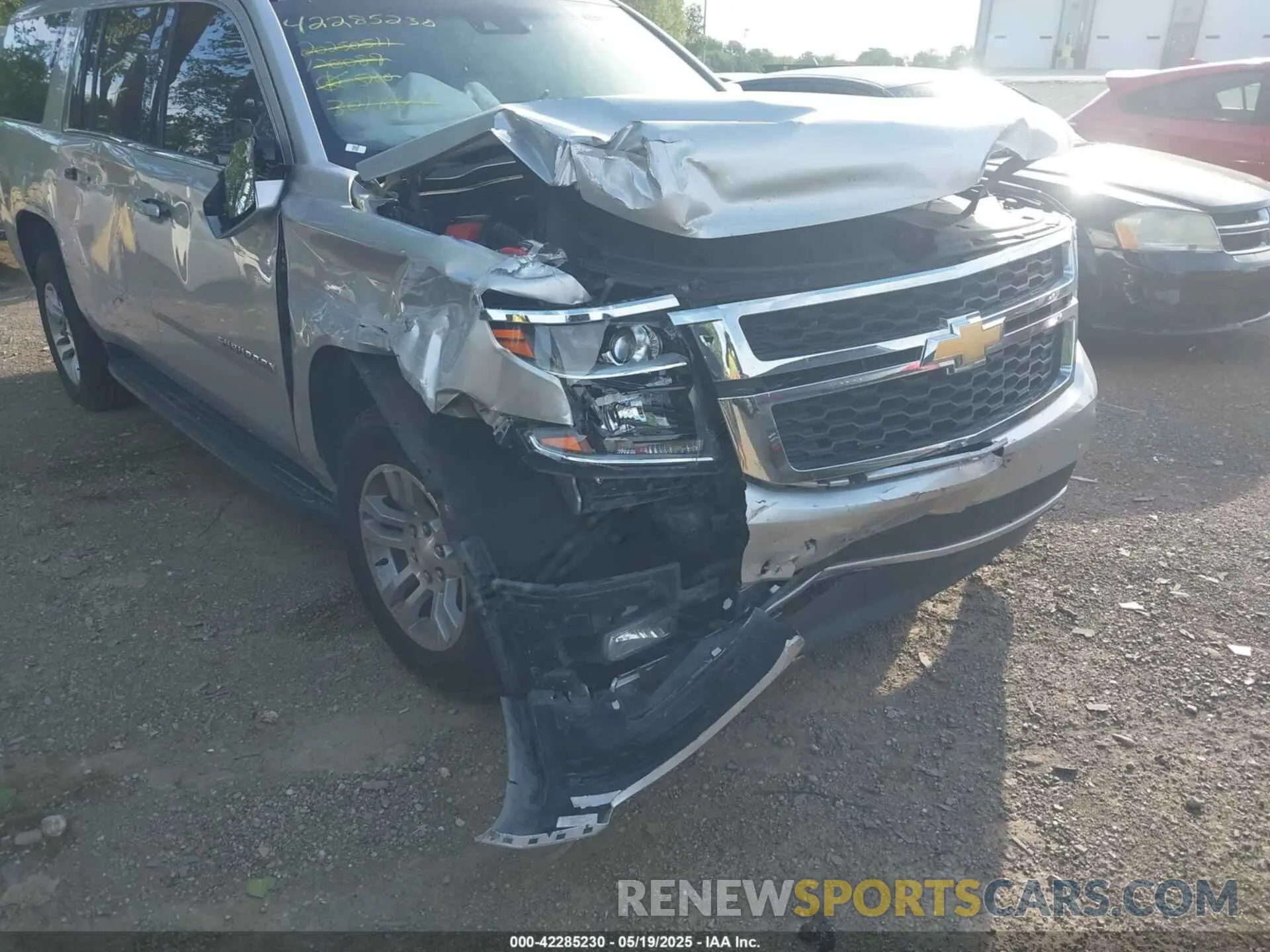 6 Photograph of a damaged car 1GNSKHKCXKR301647 CHEVROLET SUBURBAN 2019