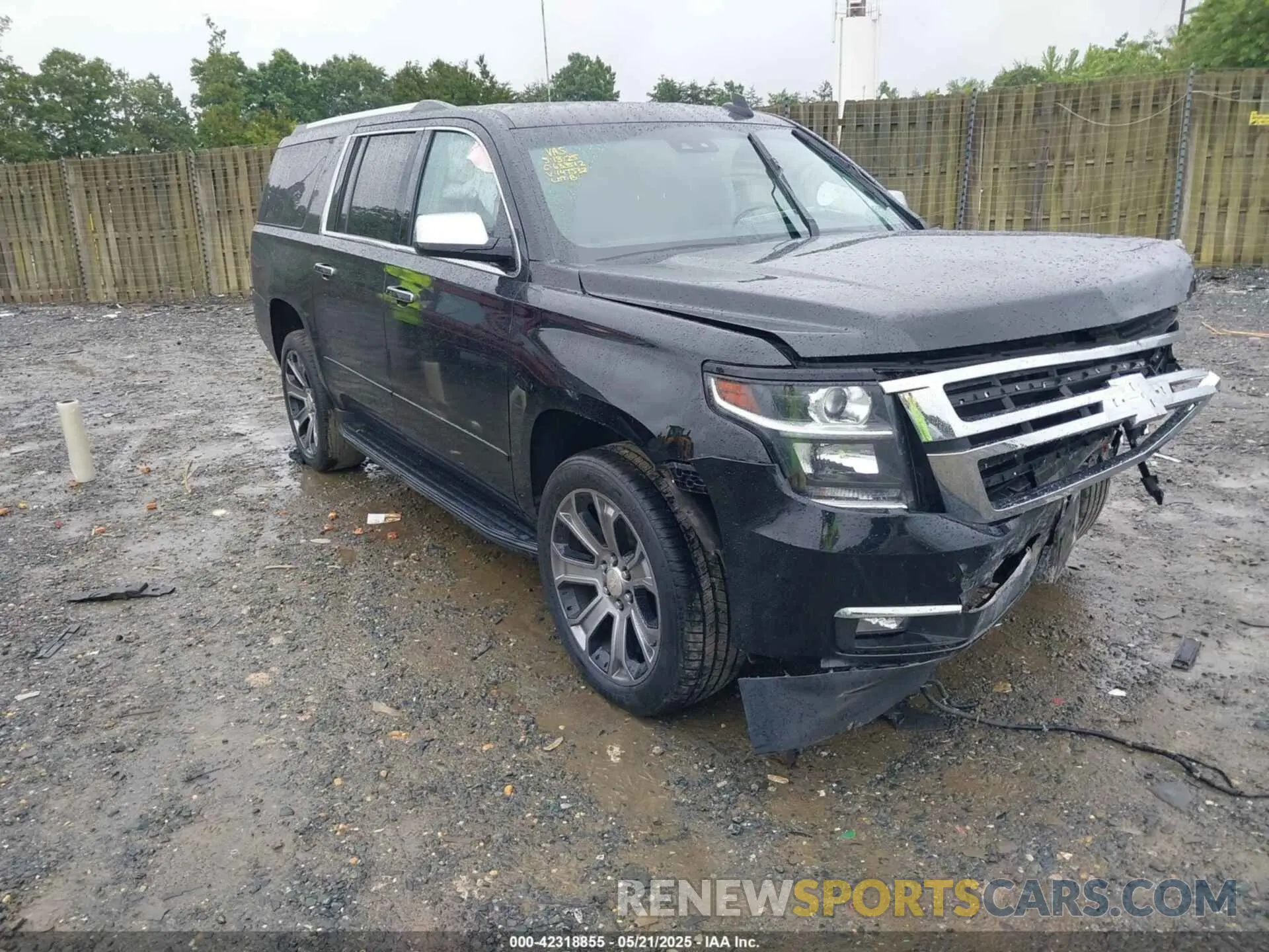1 Photograph of a damaged car 1GNSKJKC1KR147532 CHEVROLET SUBURBAN 2019