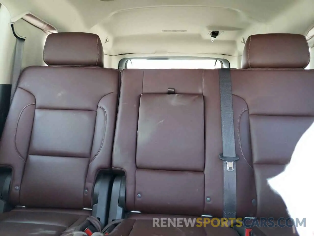 10 Photograph of a damaged car 1GNSKJKC1KR376938 CHEVROLET SUBURBAN 2019