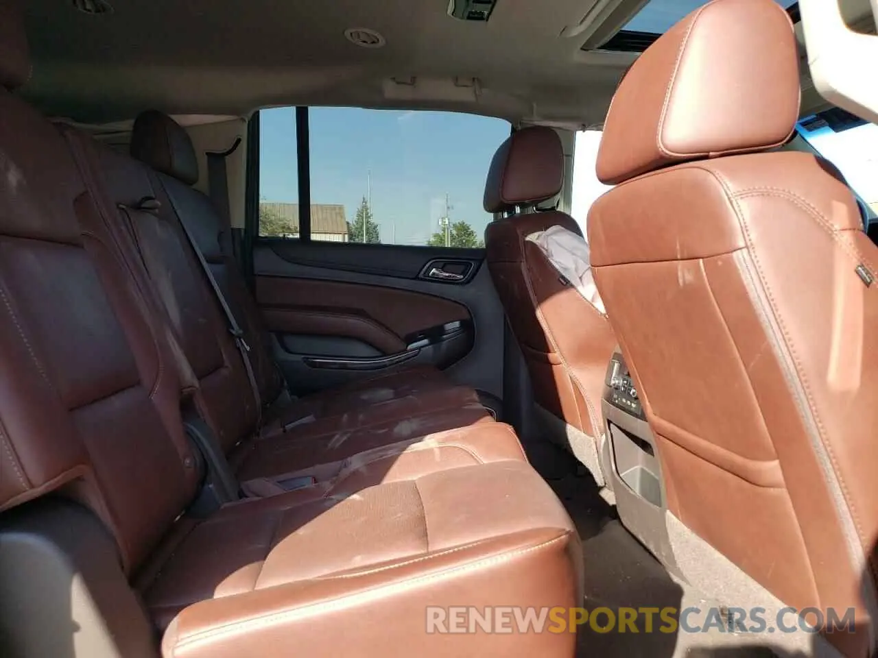 12 Photograph of a damaged car 1GNSKJKC1KR376938 CHEVROLET SUBURBAN 2019