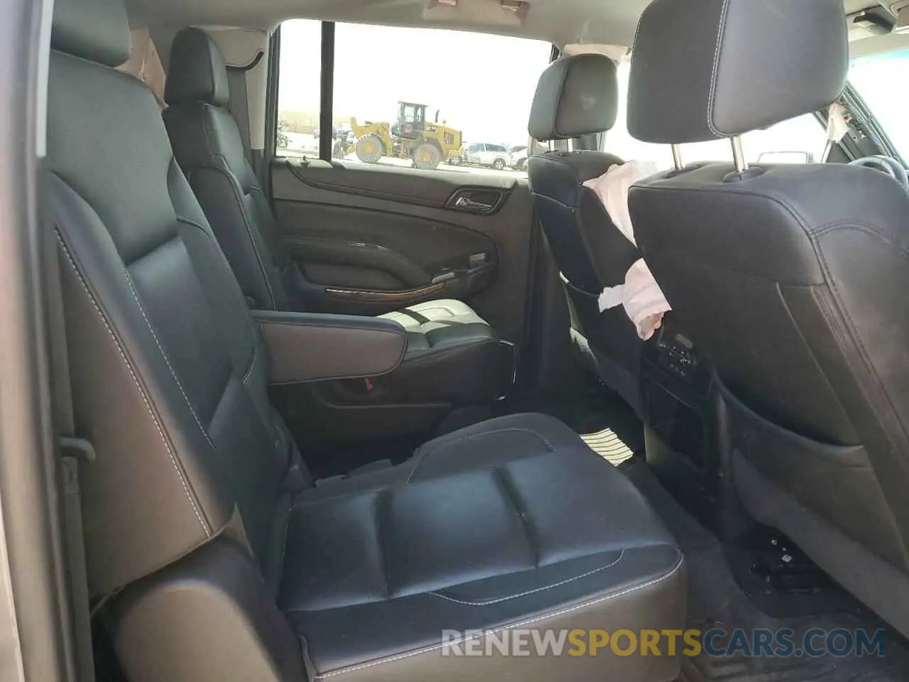 11 Photograph of a damaged car 1GNSKJKC3KR127668 CHEVROLET SUBURBAN 2019
