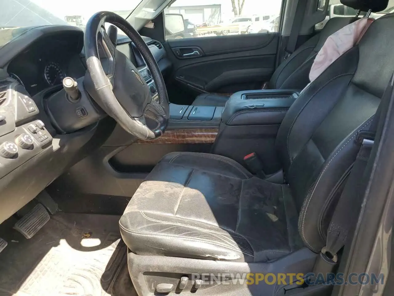7 Photograph of a damaged car 1GNSKJKC3KR127668 CHEVROLET SUBURBAN 2019