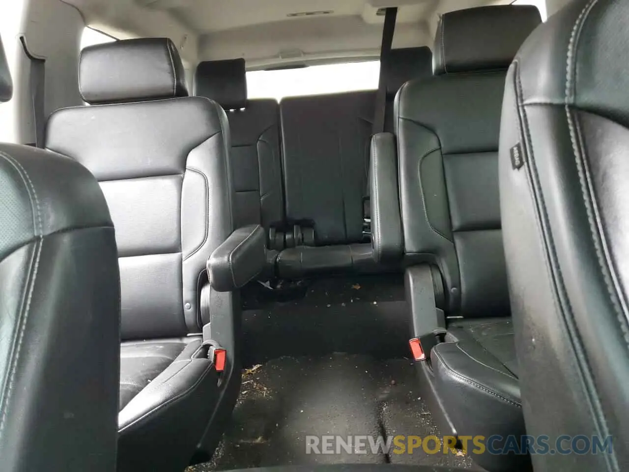 10 Photograph of a damaged car 1GNSKJKC7KR318154 CHEVROLET SUBURBAN 2019