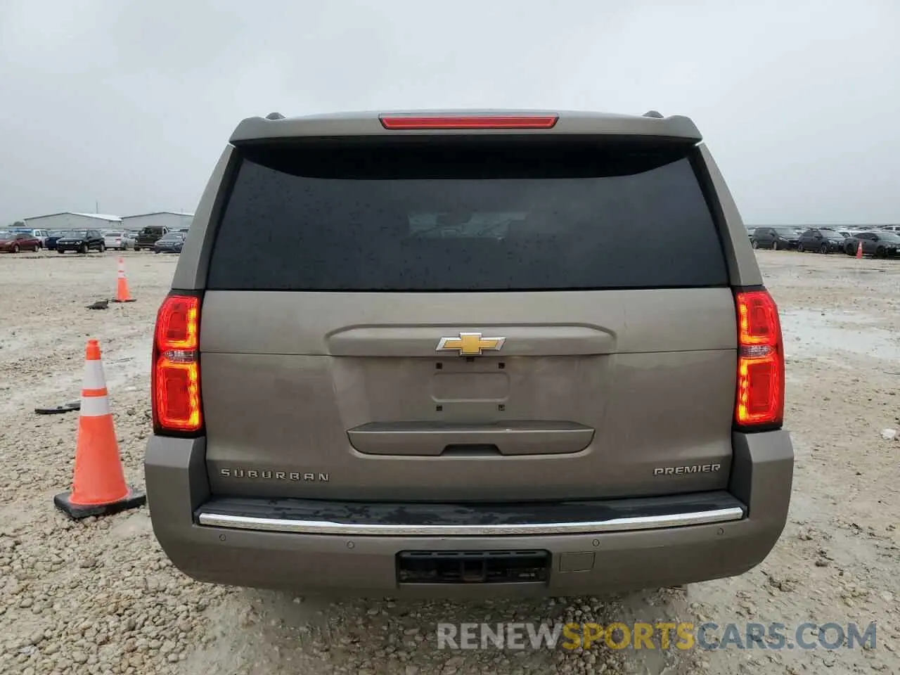 6 Photograph of a damaged car 1GNSKJKC7KR318154 CHEVROLET SUBURBAN 2019