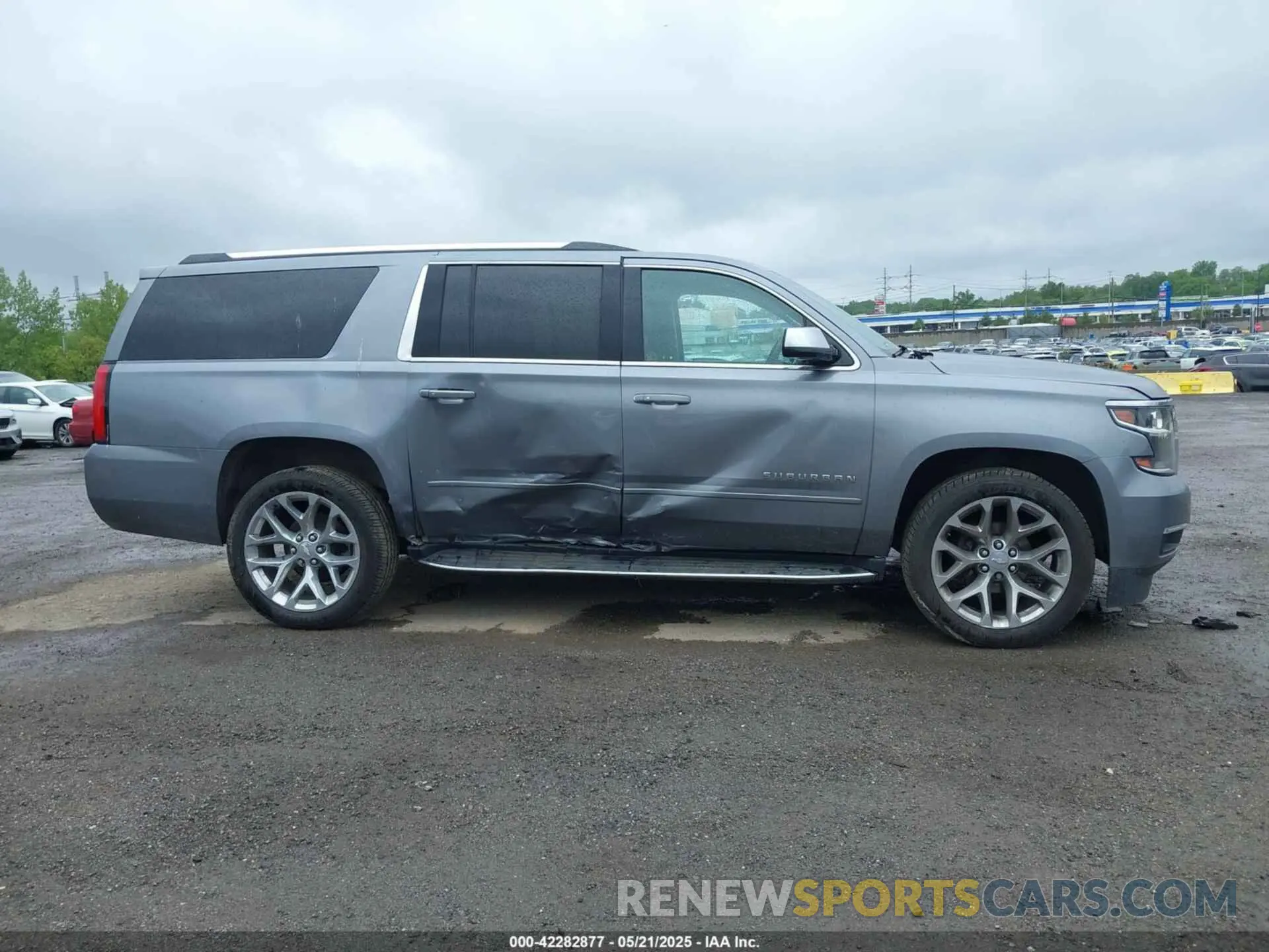 13 Photograph of a damaged car 1GNSKJKC9KR288722 CHEVROLET SUBURBAN 2019