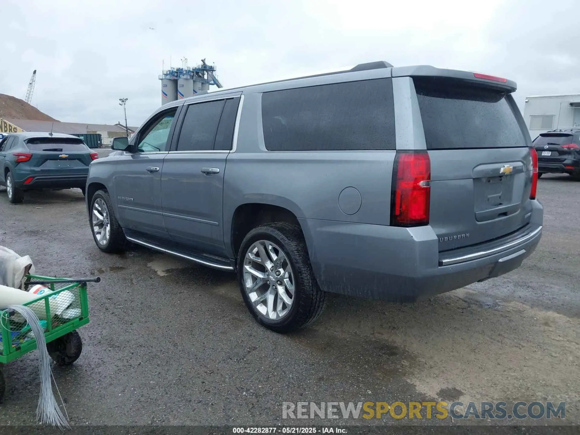 3 Photograph of a damaged car 1GNSKJKC9KR288722 CHEVROLET SUBURBAN 2019