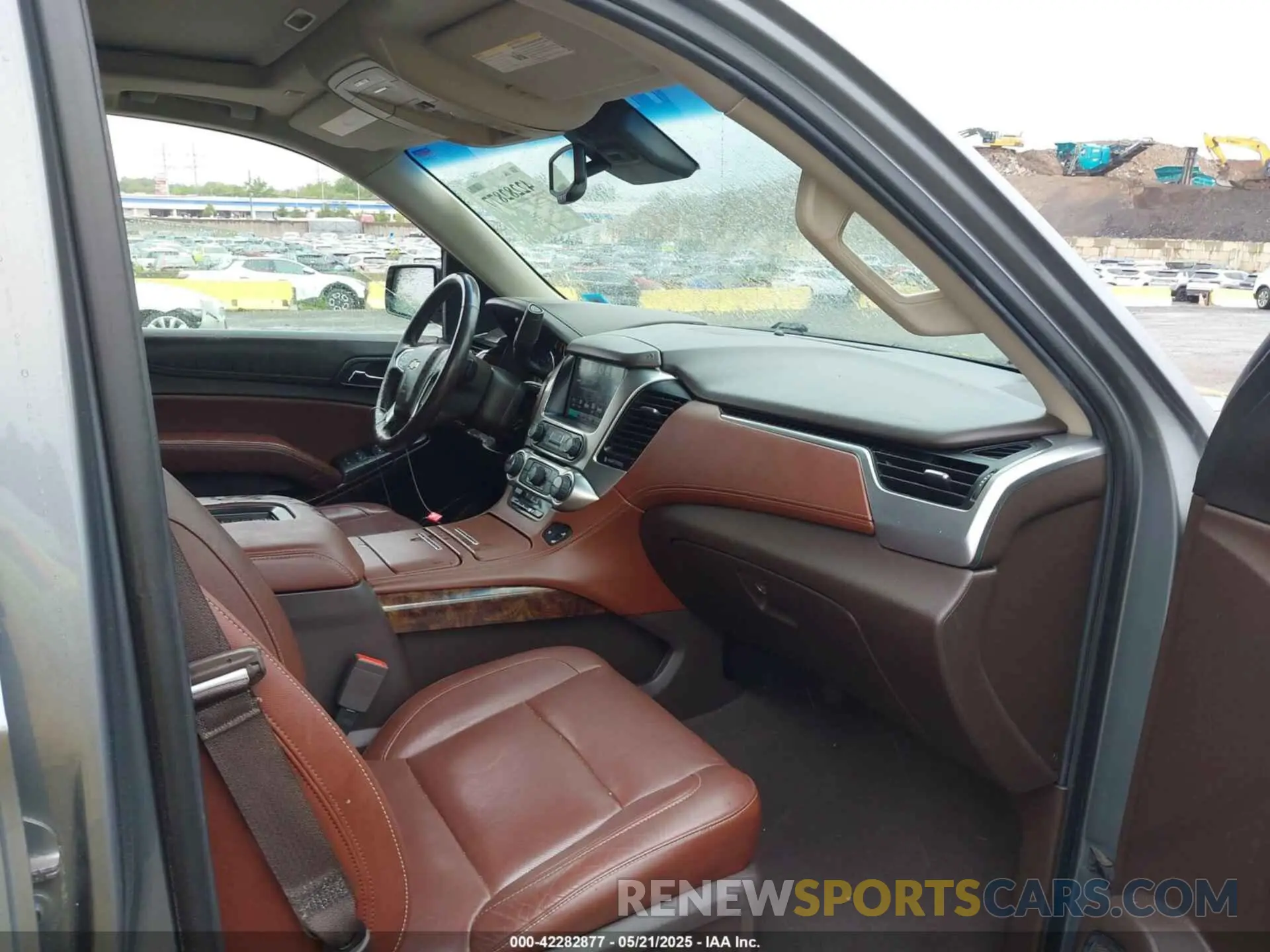 5 Photograph of a damaged car 1GNSKJKC9KR288722 CHEVROLET SUBURBAN 2019