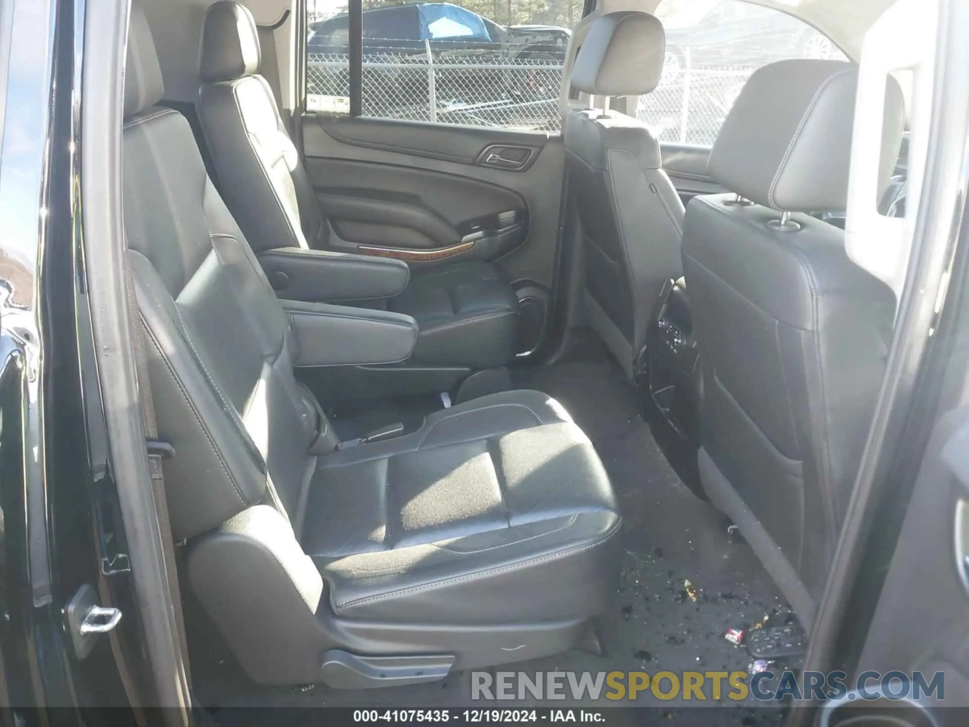8 Photograph of a damaged car 1GNSKJKCXKR111502 CHEVROLET SUBURBAN 2019