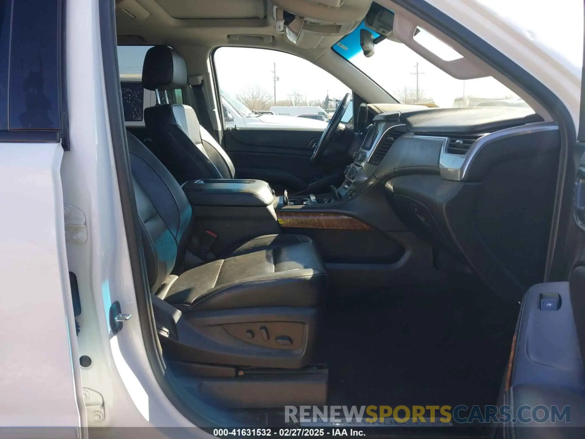5 Photograph of a damaged car 1GNSKJKJ2KR103148 CHEVROLET SUBURBAN 2019