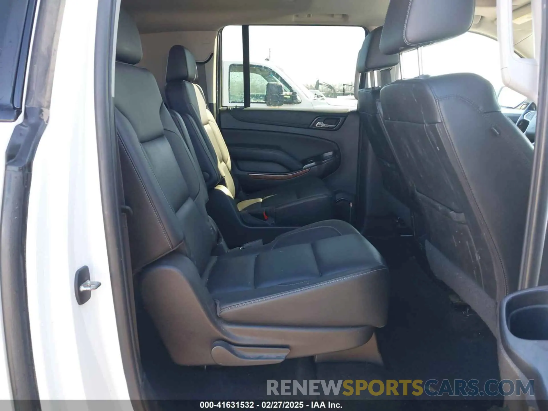 8 Photograph of a damaged car 1GNSKJKJ2KR103148 CHEVROLET SUBURBAN 2019