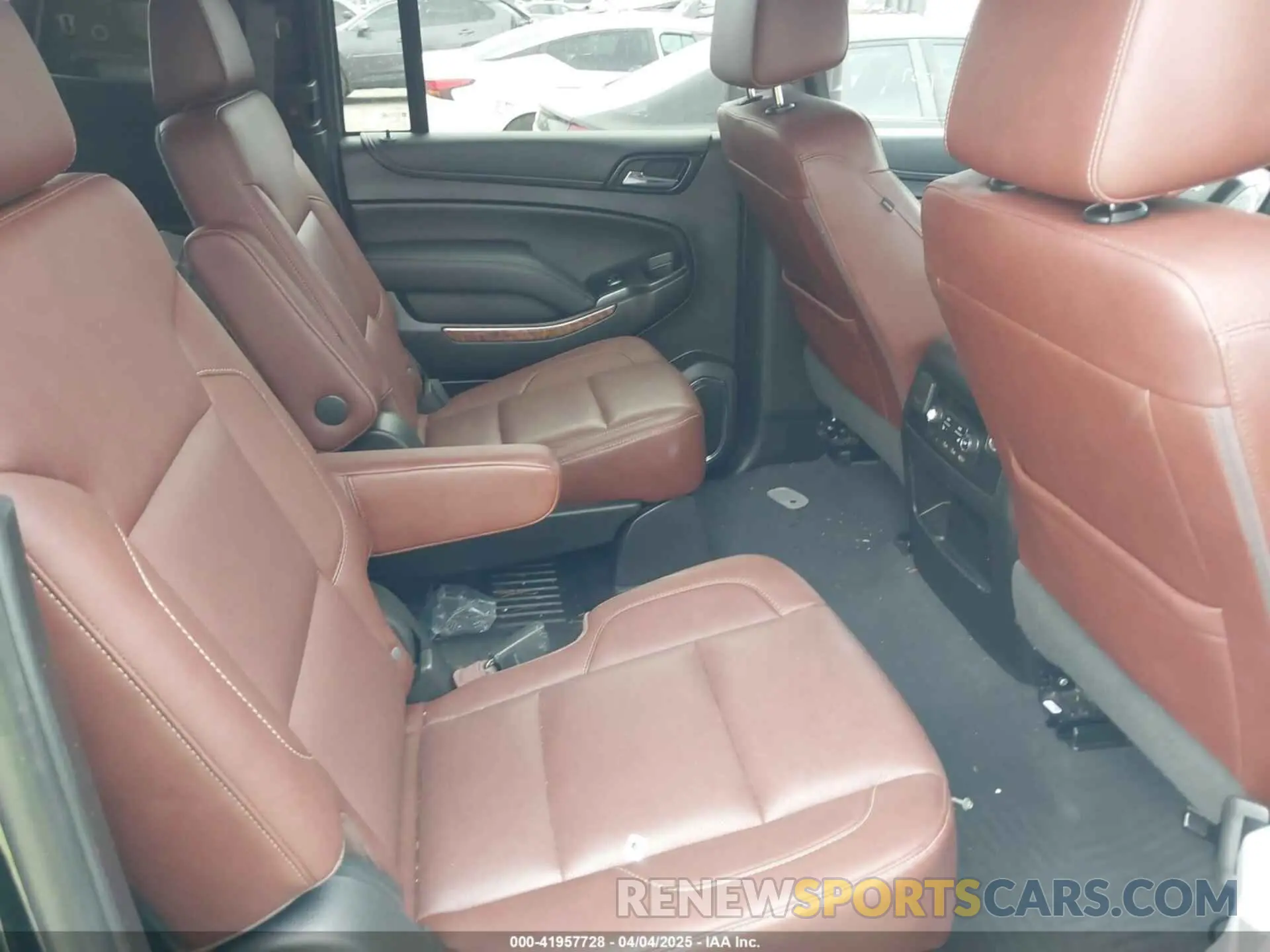 8 Photograph of a damaged car 1GNSKJKJ3KR231852 CHEVROLET SUBURBAN 2019