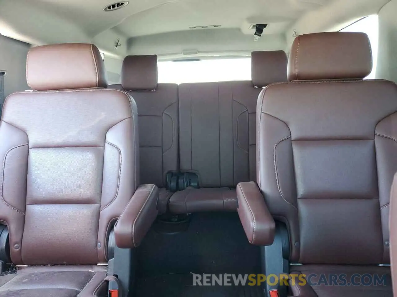 10 Photograph of a damaged car 1GNSKJKJXKR323704 CHEVROLET SUBURBAN 2019