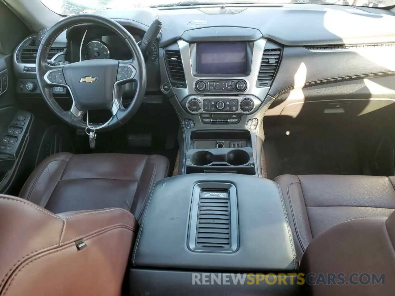 8 Photograph of a damaged car 1GNSKJKJXKR323704 CHEVROLET SUBURBAN 2019