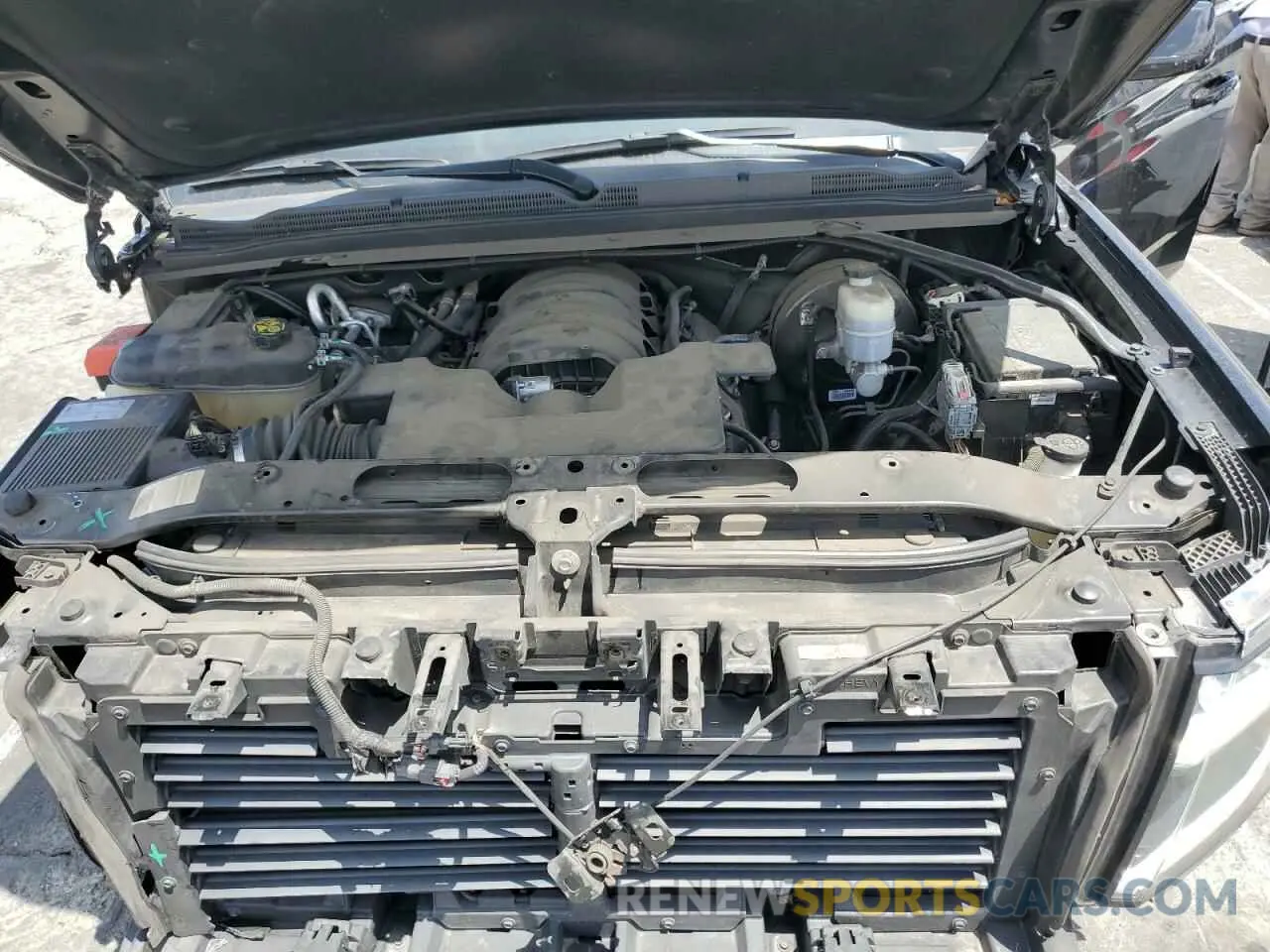 12 Photograph of a damaged car 1GNSCGKC7LR281494 CHEVROLET SUBURBAN 2020