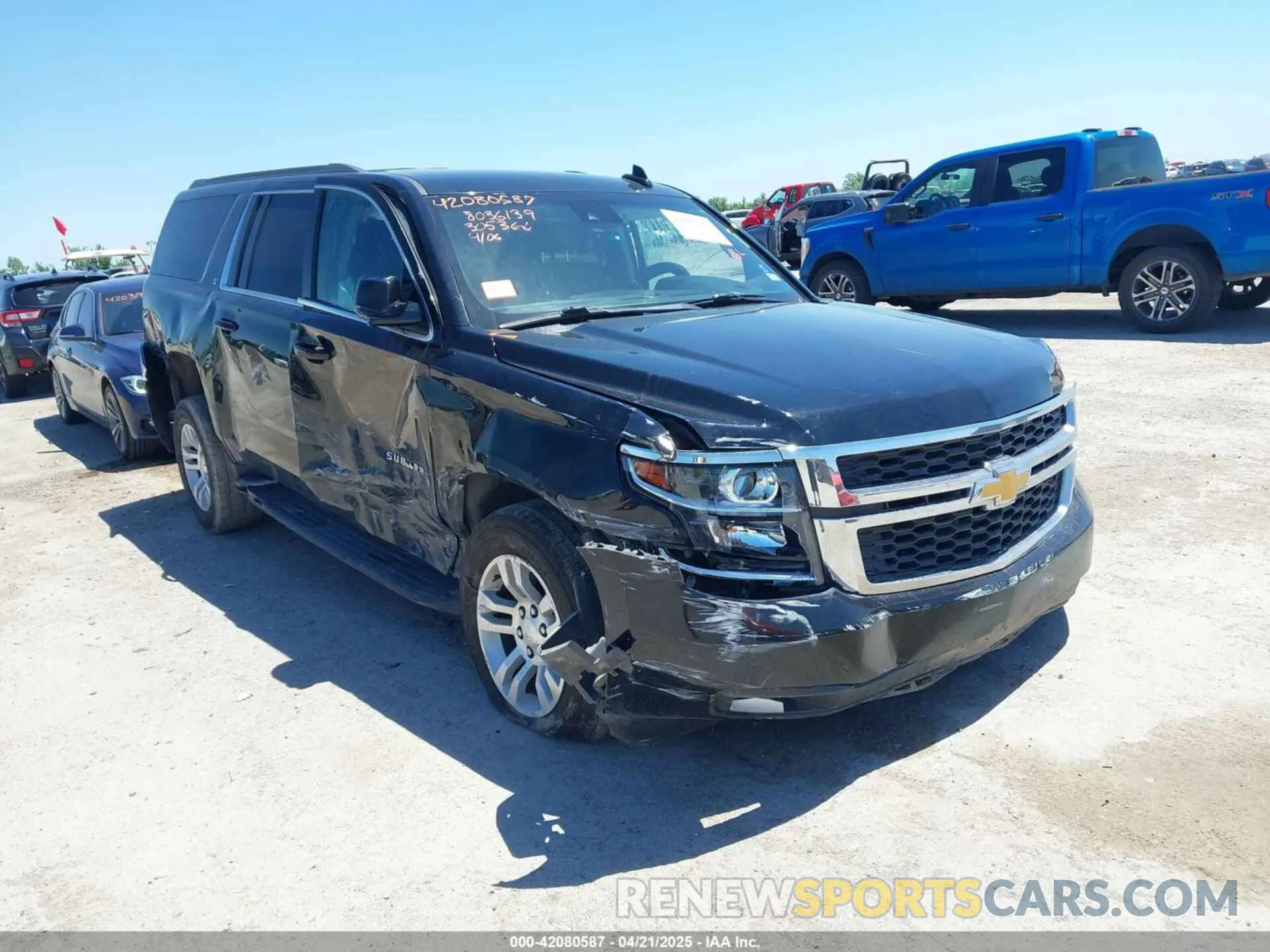 1 Photograph of a damaged car 1GNSCHKC2LR305366 CHEVROLET SUBURBAN 2020
