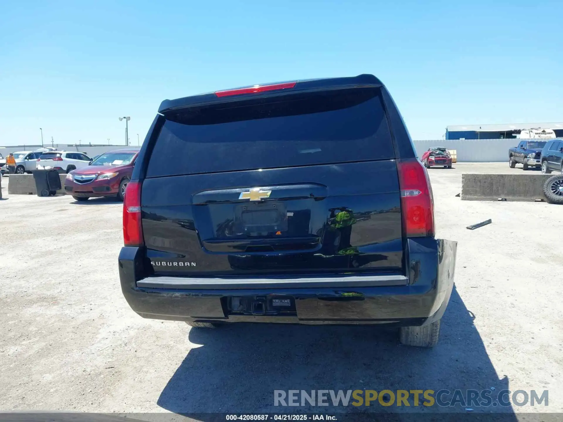 16 Photograph of a damaged car 1GNSCHKC2LR305366 CHEVROLET SUBURBAN 2020