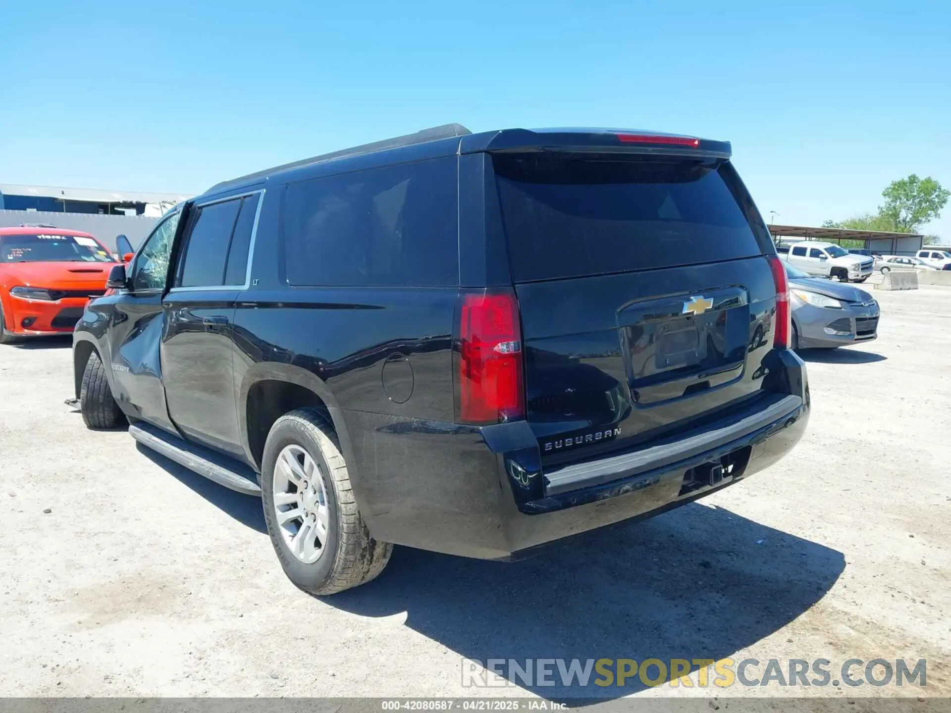 3 Photograph of a damaged car 1GNSCHKC2LR305366 CHEVROLET SUBURBAN 2020