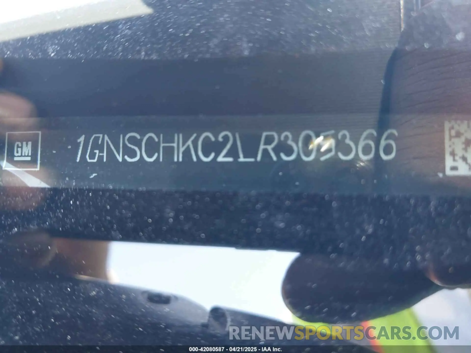 9 Photograph of a damaged car 1GNSCHKC2LR305366 CHEVROLET SUBURBAN 2020