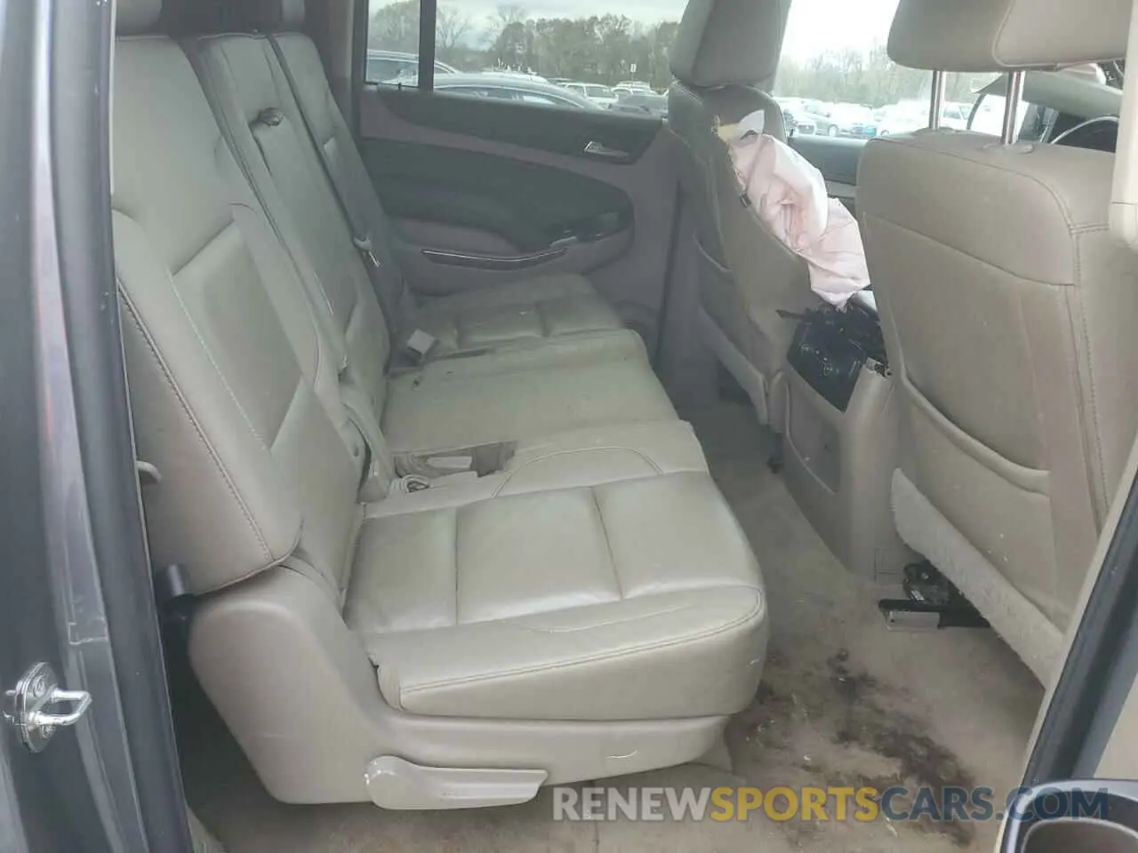 11 Photograph of a damaged car 1GNSCHKC3LR113910 CHEVROLET SUBURBAN 2020