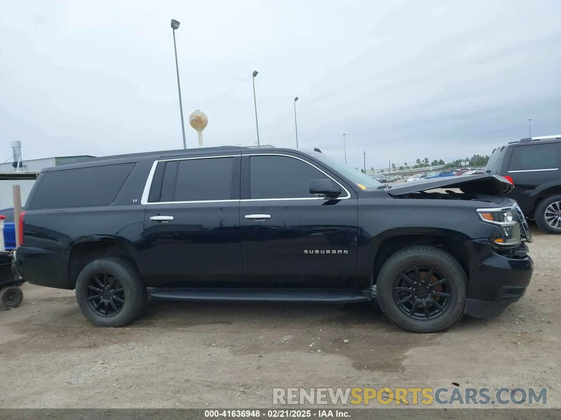 13 Photograph of a damaged car 1GNSCHKC4LR154126 CHEVROLET SUBURBAN 2020