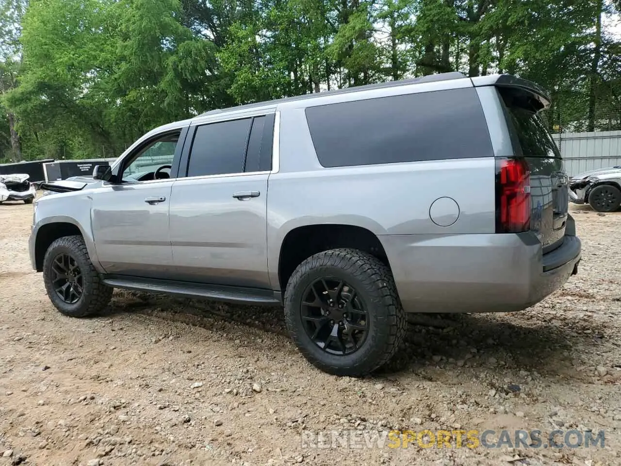 2 Photograph of a damaged car 1GNSCHKC4LR156751 CHEVROLET SUBURBAN 2020
