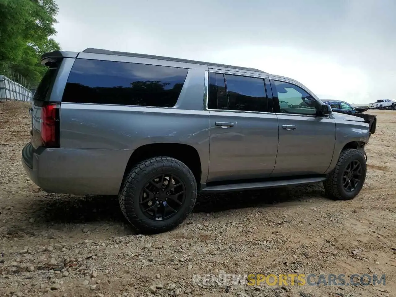 3 Photograph of a damaged car 1GNSCHKC4LR156751 CHEVROLET SUBURBAN 2020