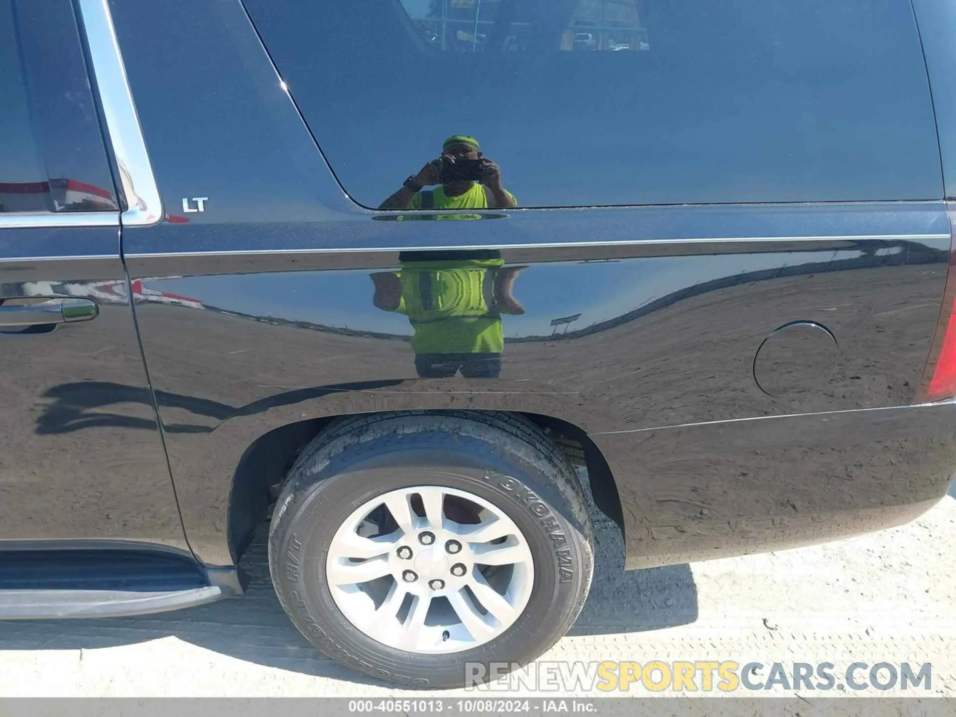 19 Photograph of a damaged car 1GNSCHKC5LR102083 CHEVROLET SUBURBAN 2020