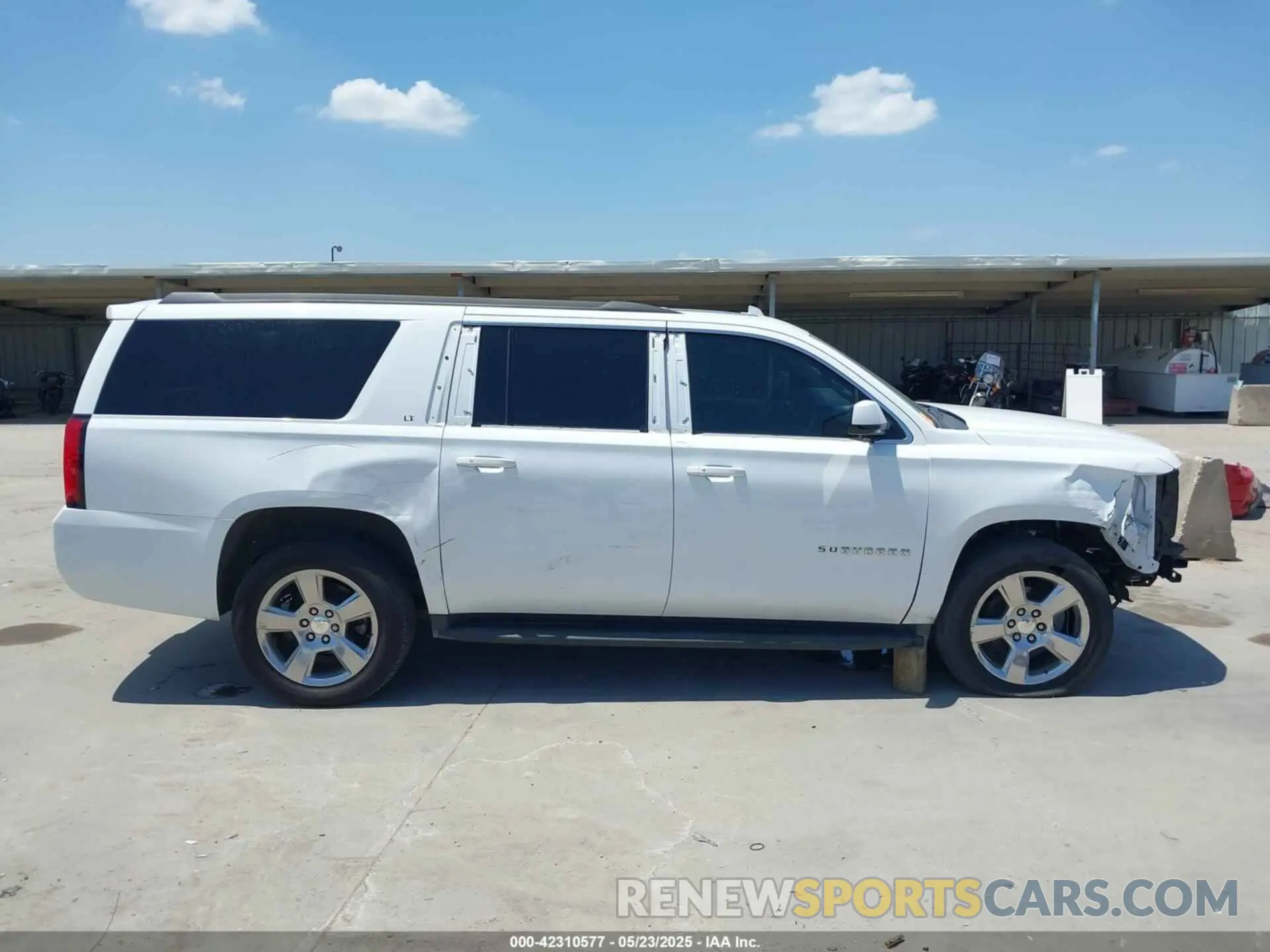 14 Photograph of a damaged car 1GNSCHKC6LR287101 CHEVROLET SUBURBAN 2020