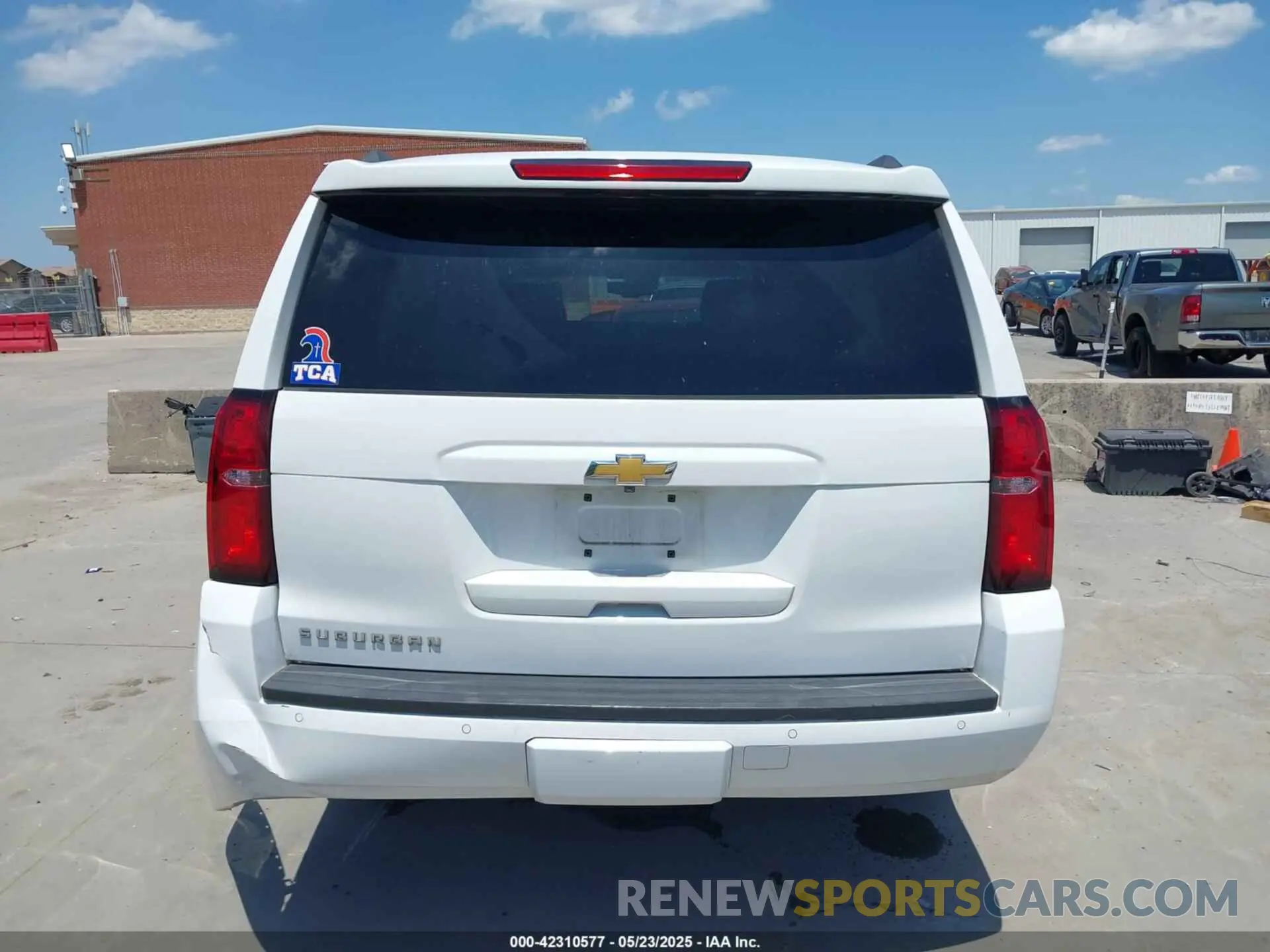 17 Photograph of a damaged car 1GNSCHKC6LR287101 CHEVROLET SUBURBAN 2020