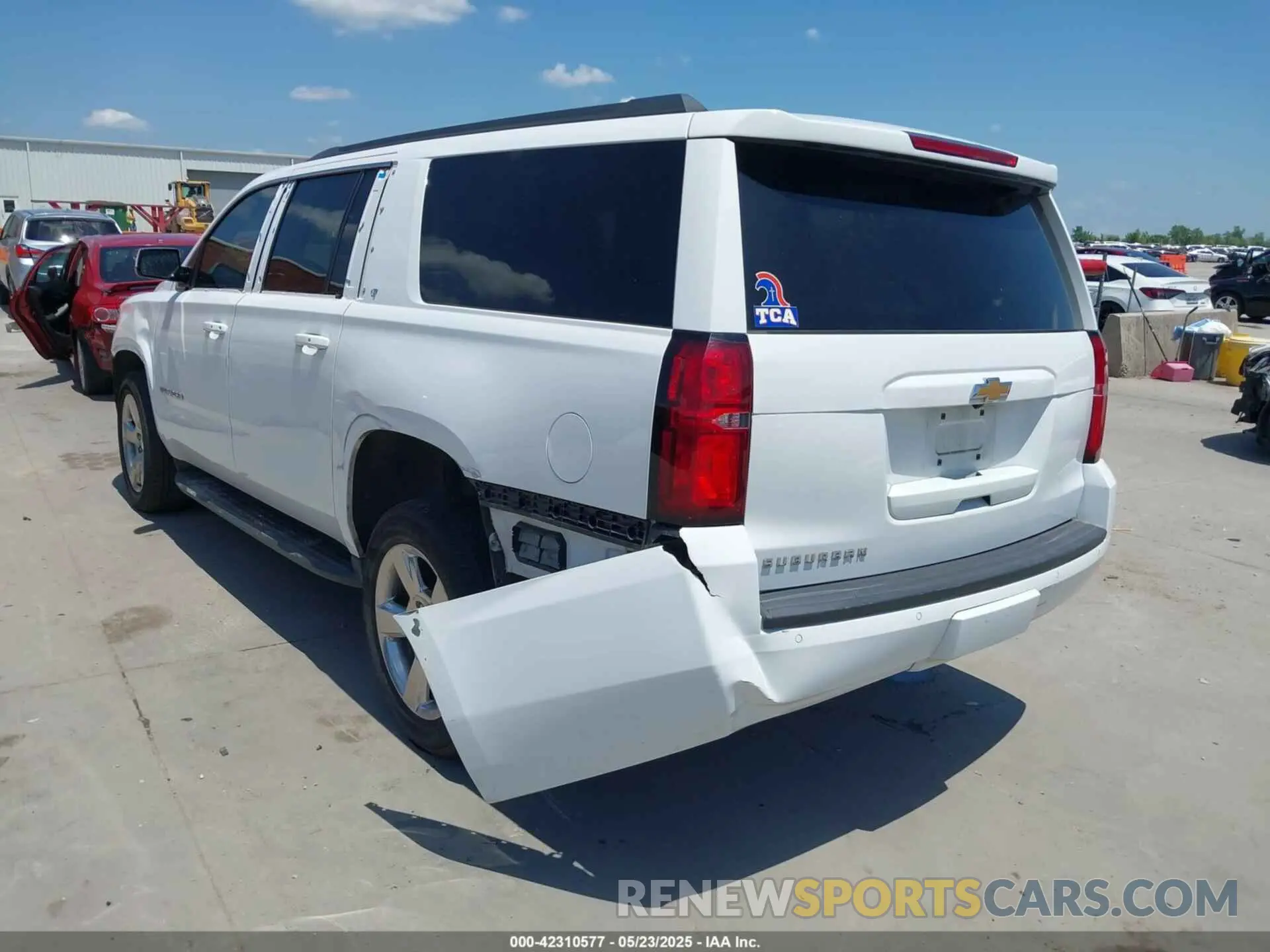 3 Photograph of a damaged car 1GNSCHKC6LR287101 CHEVROLET SUBURBAN 2020