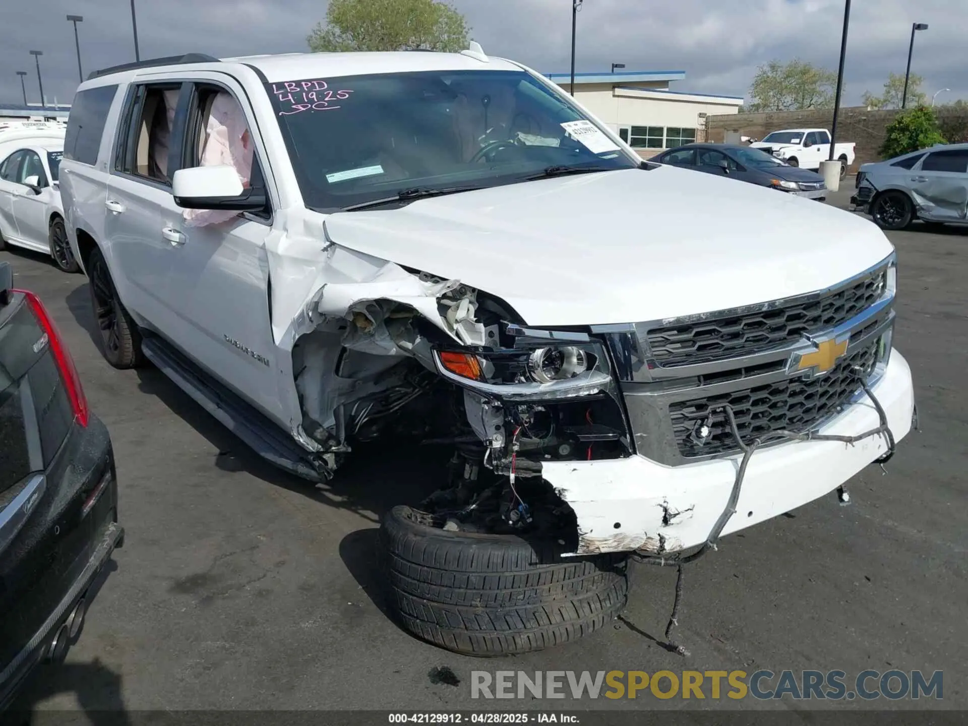 1 Photograph of a damaged car 1GNSCHKC8LR189168 CHEVROLET SUBURBAN 2020