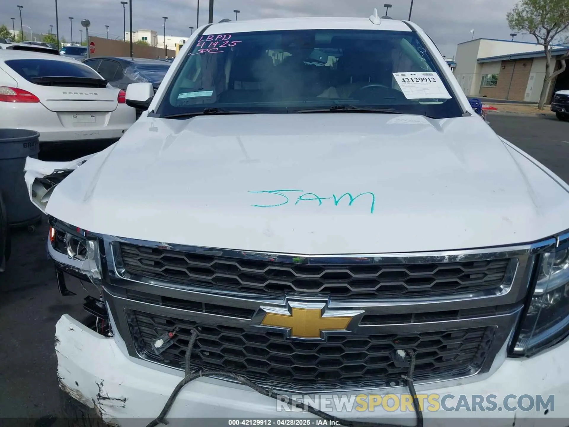 10 Photograph of a damaged car 1GNSCHKC8LR189168 CHEVROLET SUBURBAN 2020