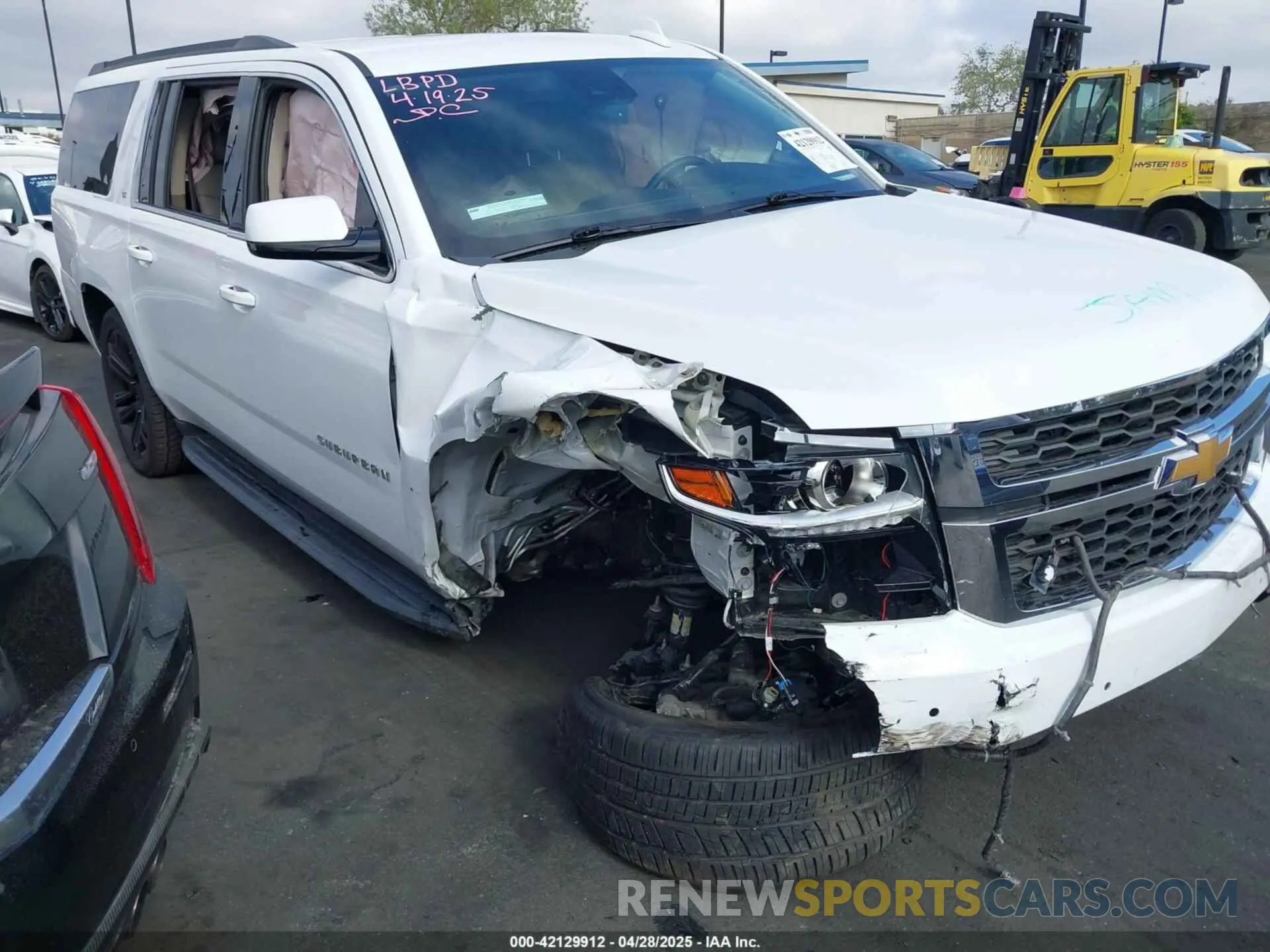 12 Photograph of a damaged car 1GNSCHKC8LR189168 CHEVROLET SUBURBAN 2020