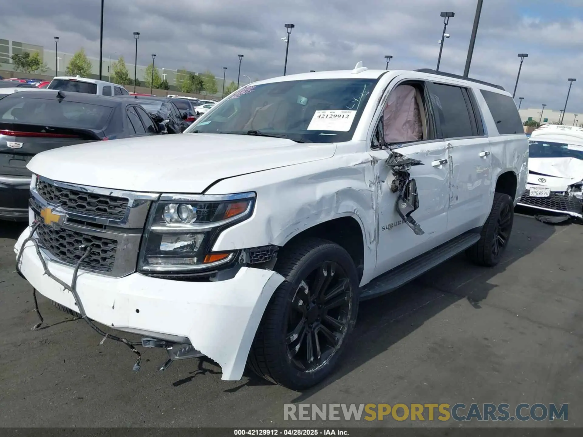 2 Photograph of a damaged car 1GNSCHKC8LR189168 CHEVROLET SUBURBAN 2020