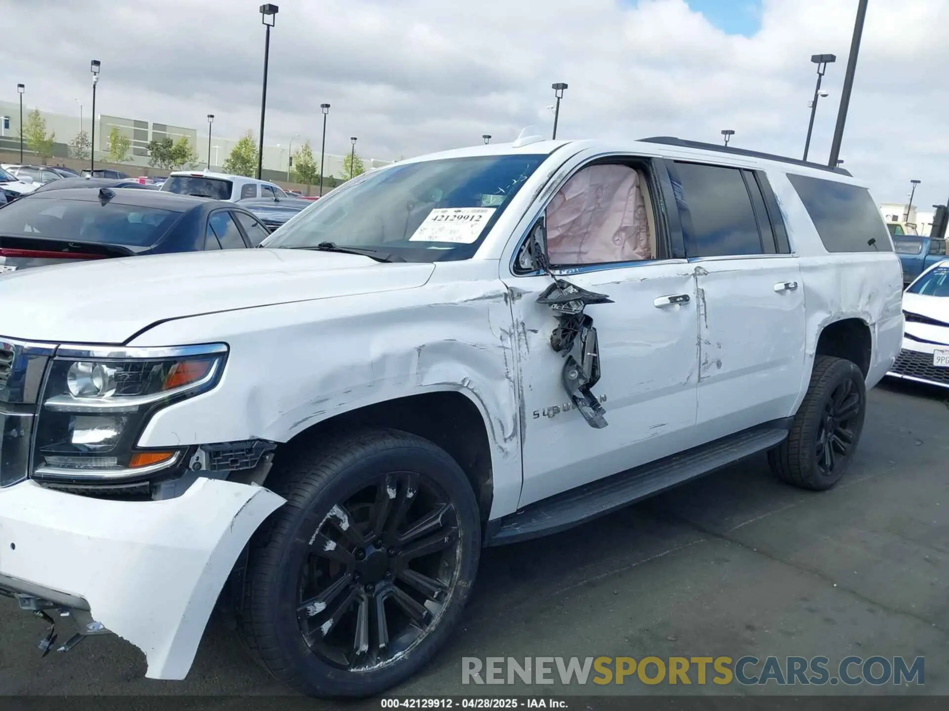 6 Photograph of a damaged car 1GNSCHKC8LR189168 CHEVROLET SUBURBAN 2020