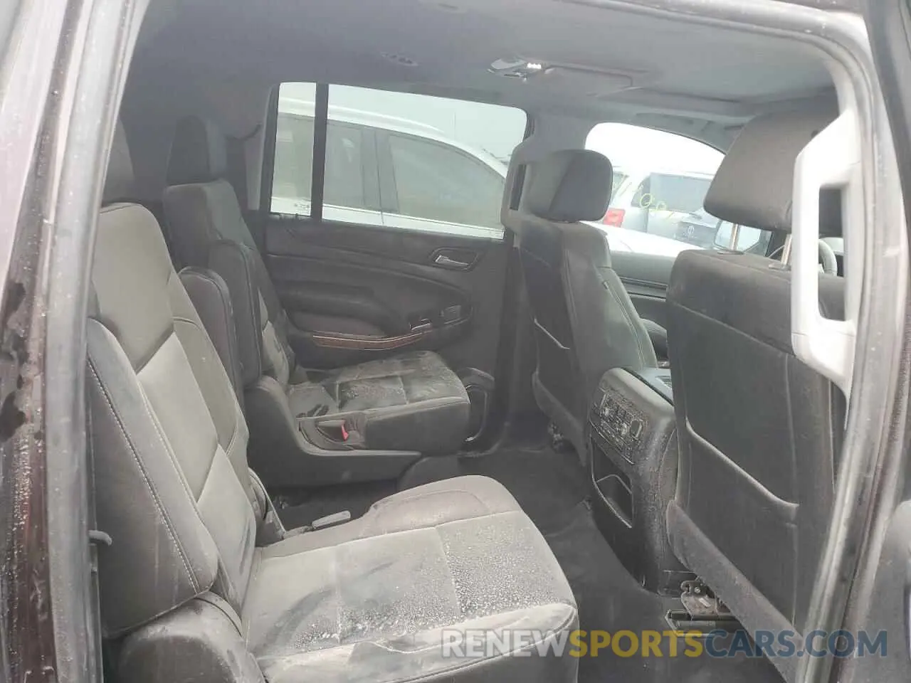 11 Photograph of a damaged car 1GNSCJKC1LR204889 CHEVROLET SUBURBAN 2020