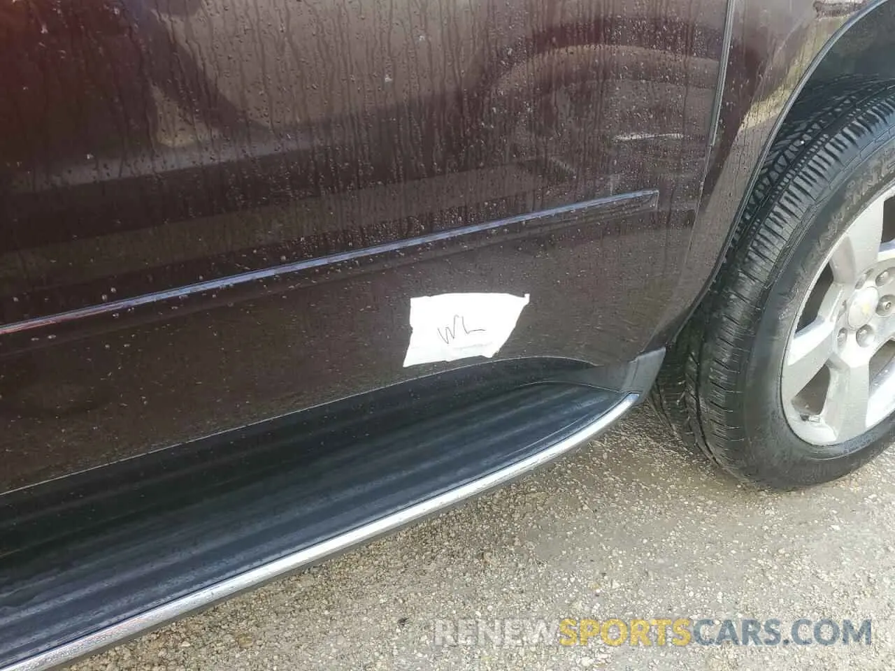 13 Photograph of a damaged car 1GNSCJKC1LR204889 CHEVROLET SUBURBAN 2020