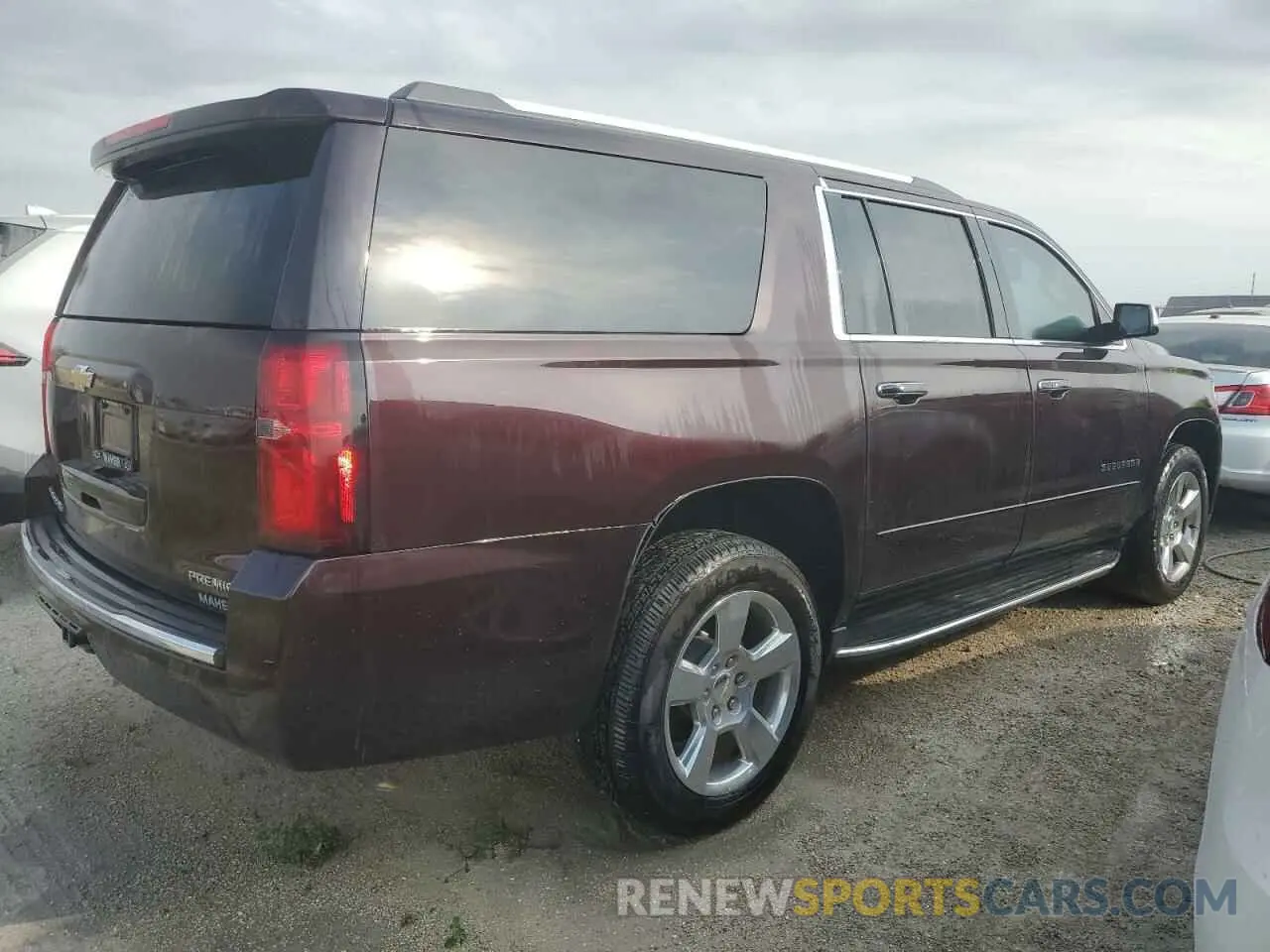 3 Photograph of a damaged car 1GNSCJKC1LR204889 CHEVROLET SUBURBAN 2020