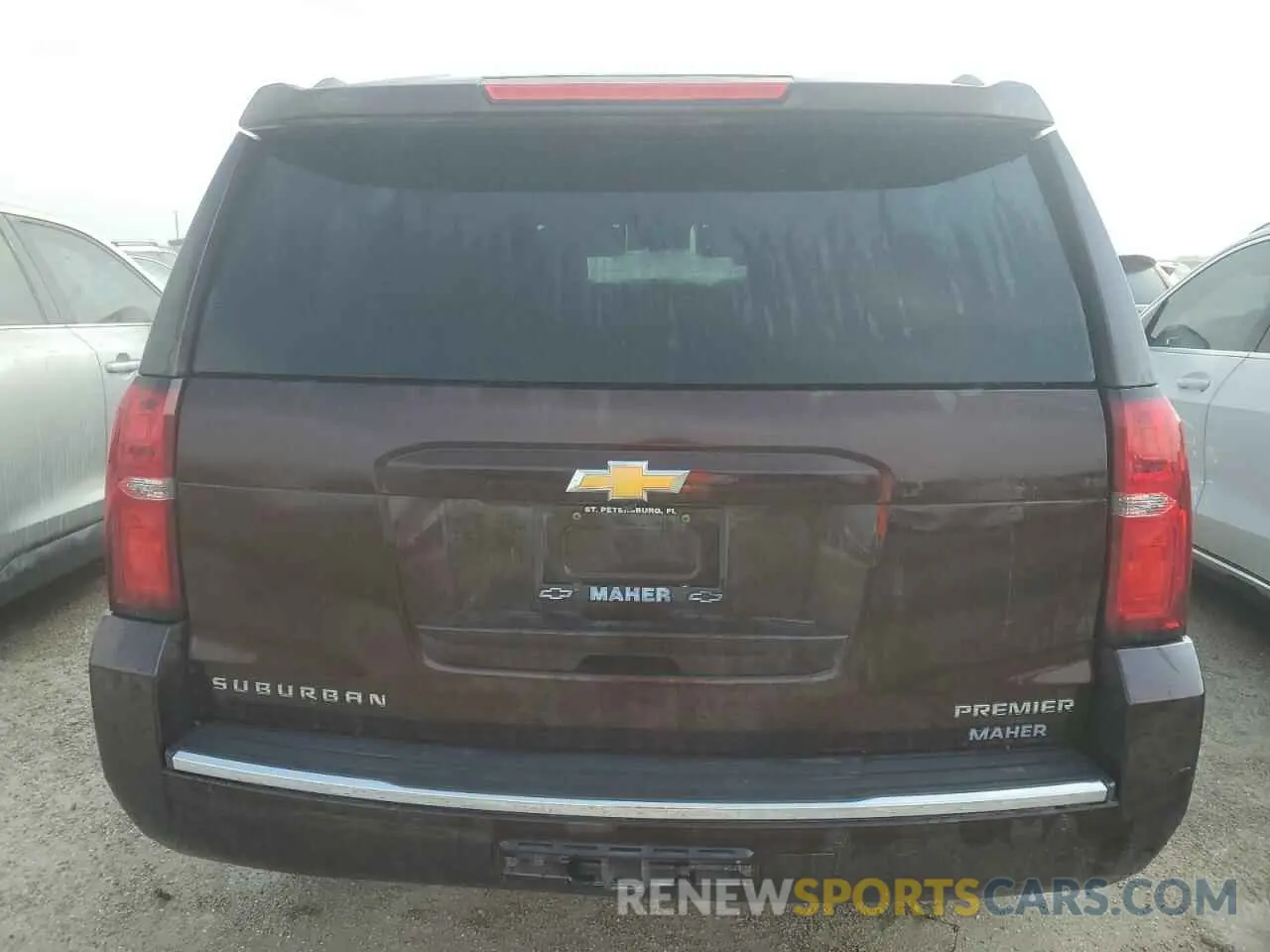 6 Photograph of a damaged car 1GNSCJKC1LR204889 CHEVROLET SUBURBAN 2020