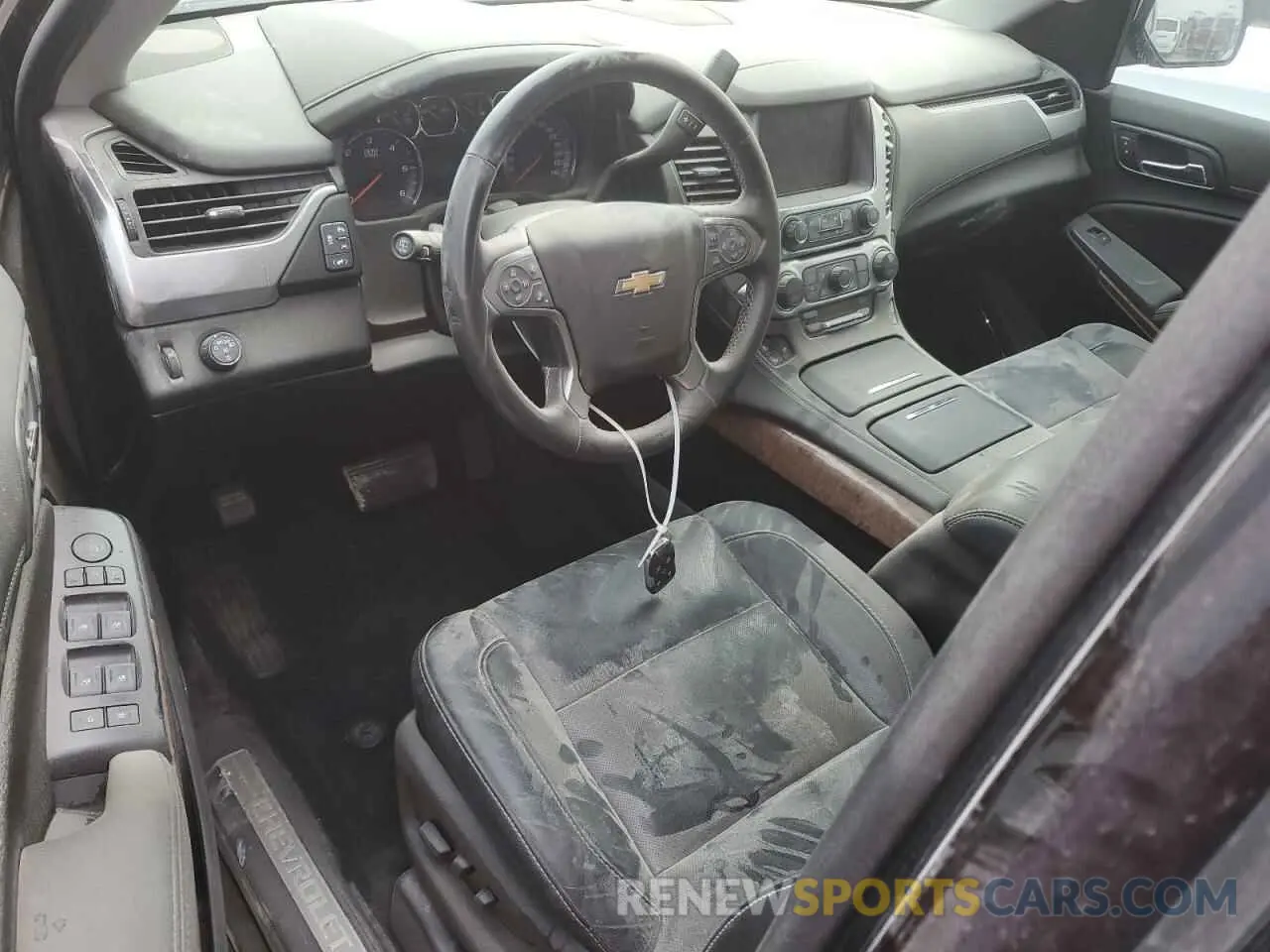 8 Photograph of a damaged car 1GNSCJKC1LR204889 CHEVROLET SUBURBAN 2020