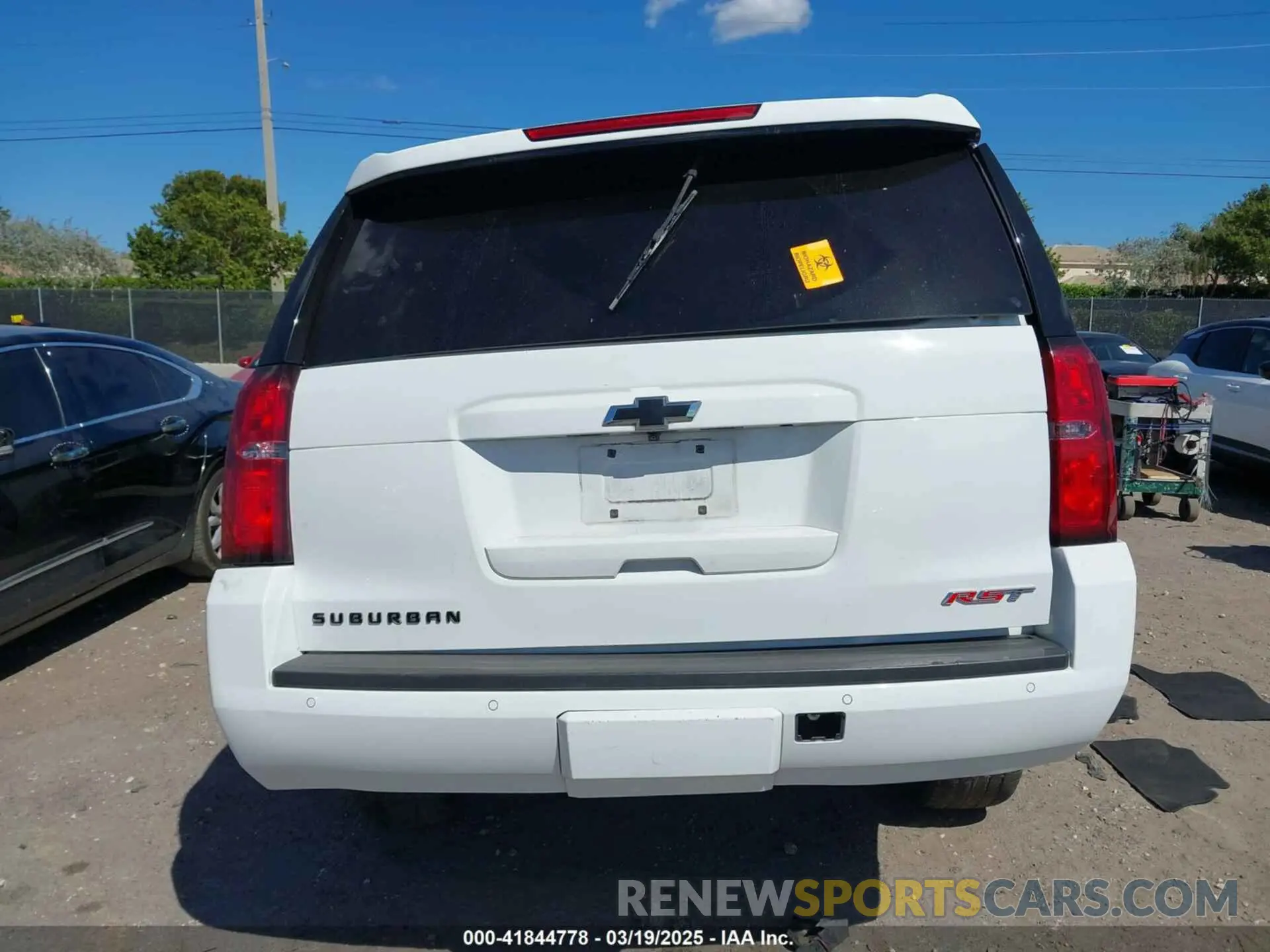 15 Photograph of a damaged car 1GNSCJKJ9LR126831 CHEVROLET SUBURBAN 2020