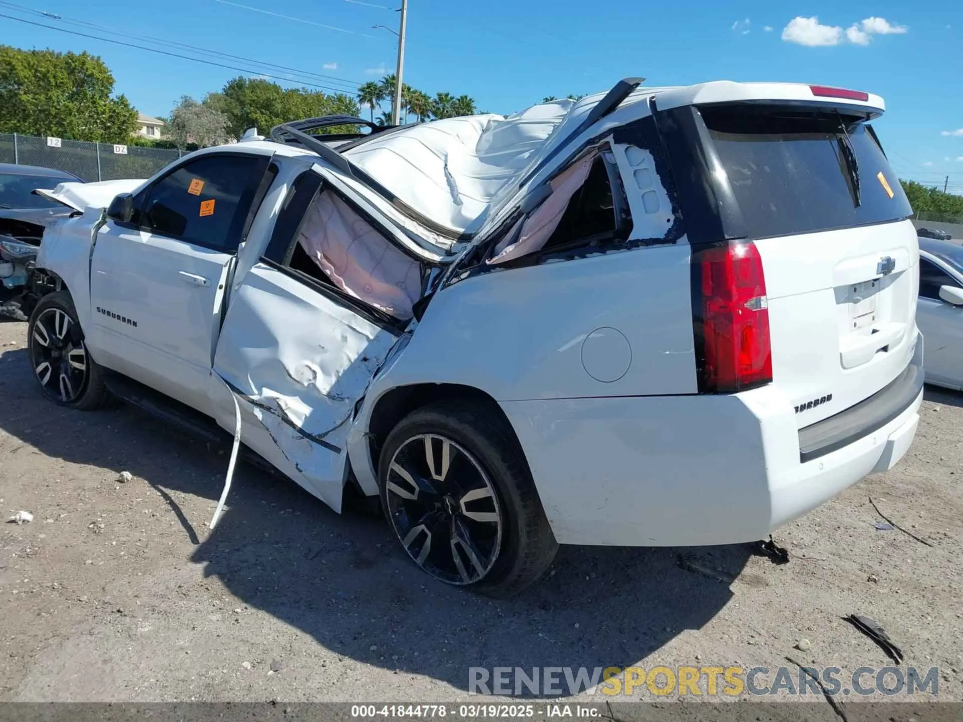 3 Photograph of a damaged car 1GNSCJKJ9LR126831 CHEVROLET SUBURBAN 2020
