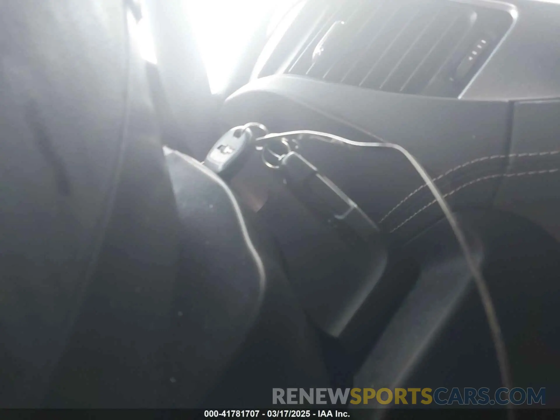 11 Photograph of a damaged car 1GNSKGKC0LR215789 CHEVROLET SUBURBAN 2020