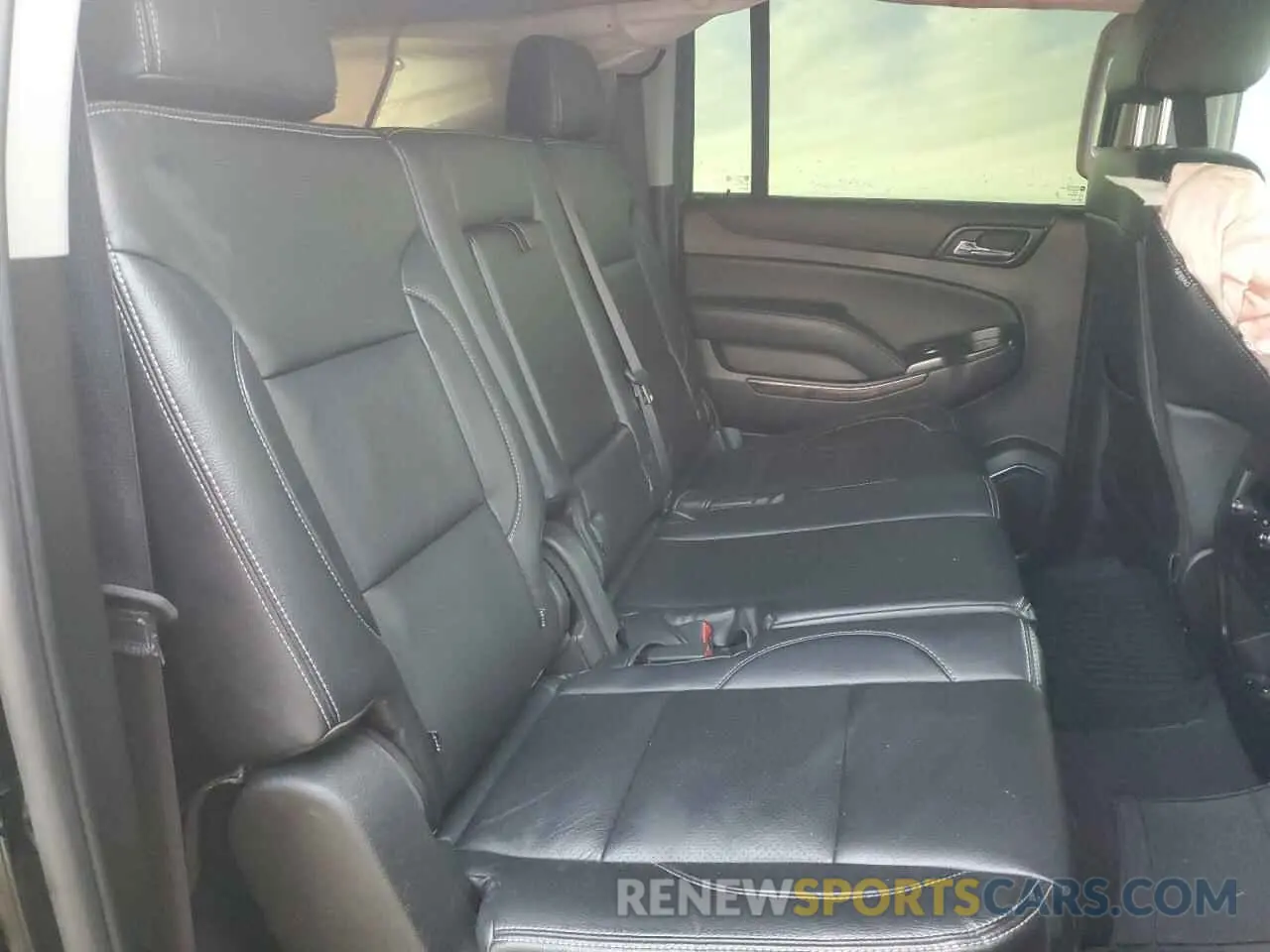 11 Photograph of a damaged car 1GNSKGKC6LR209091 CHEVROLET SUBURBAN 2020